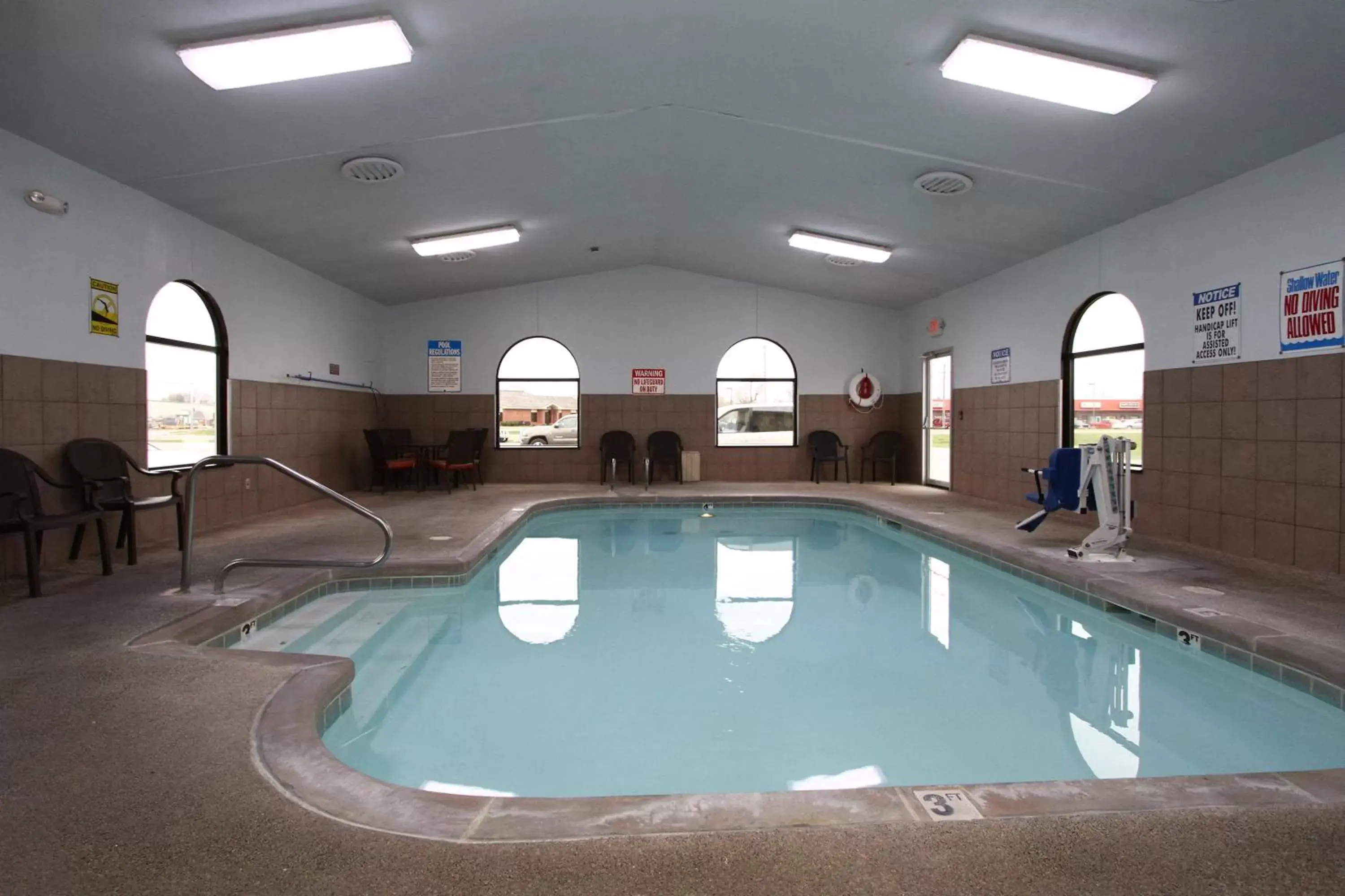 Swimming Pool in New Victorian Inn & Suites-Norfolk