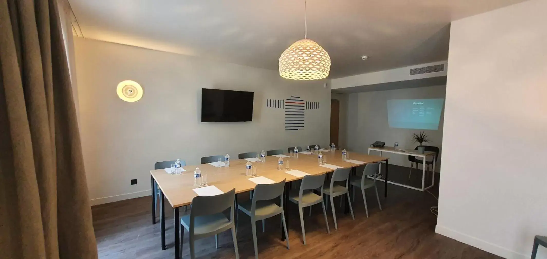 Meeting/conference room in Best Western Armor Park Dinan