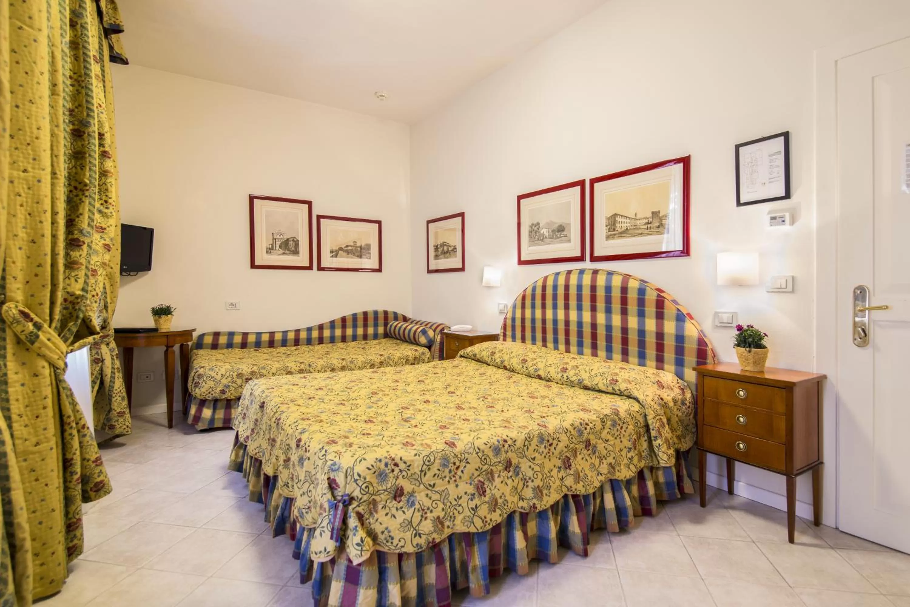 Bedroom, Bed in Hotel Italia