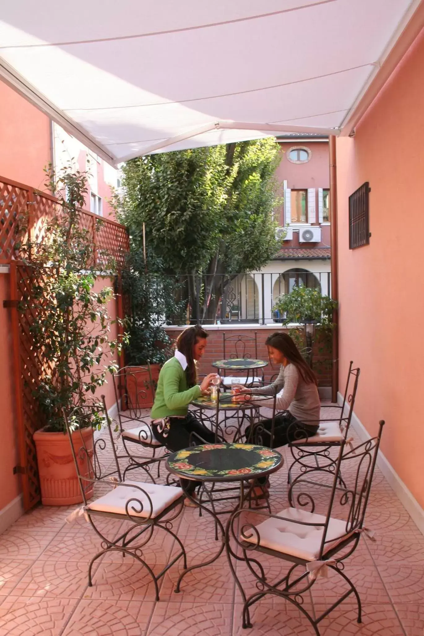 Garden in Hotel Garibaldi