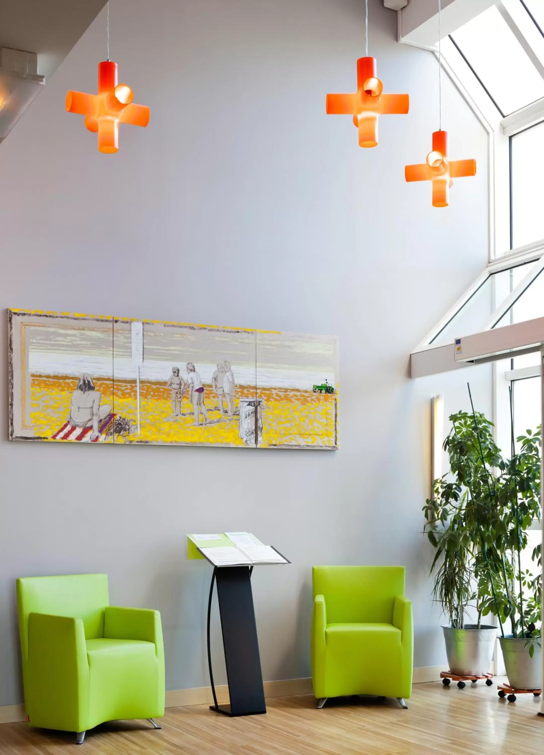 Lobby or reception in ibis Styles Ouistreham