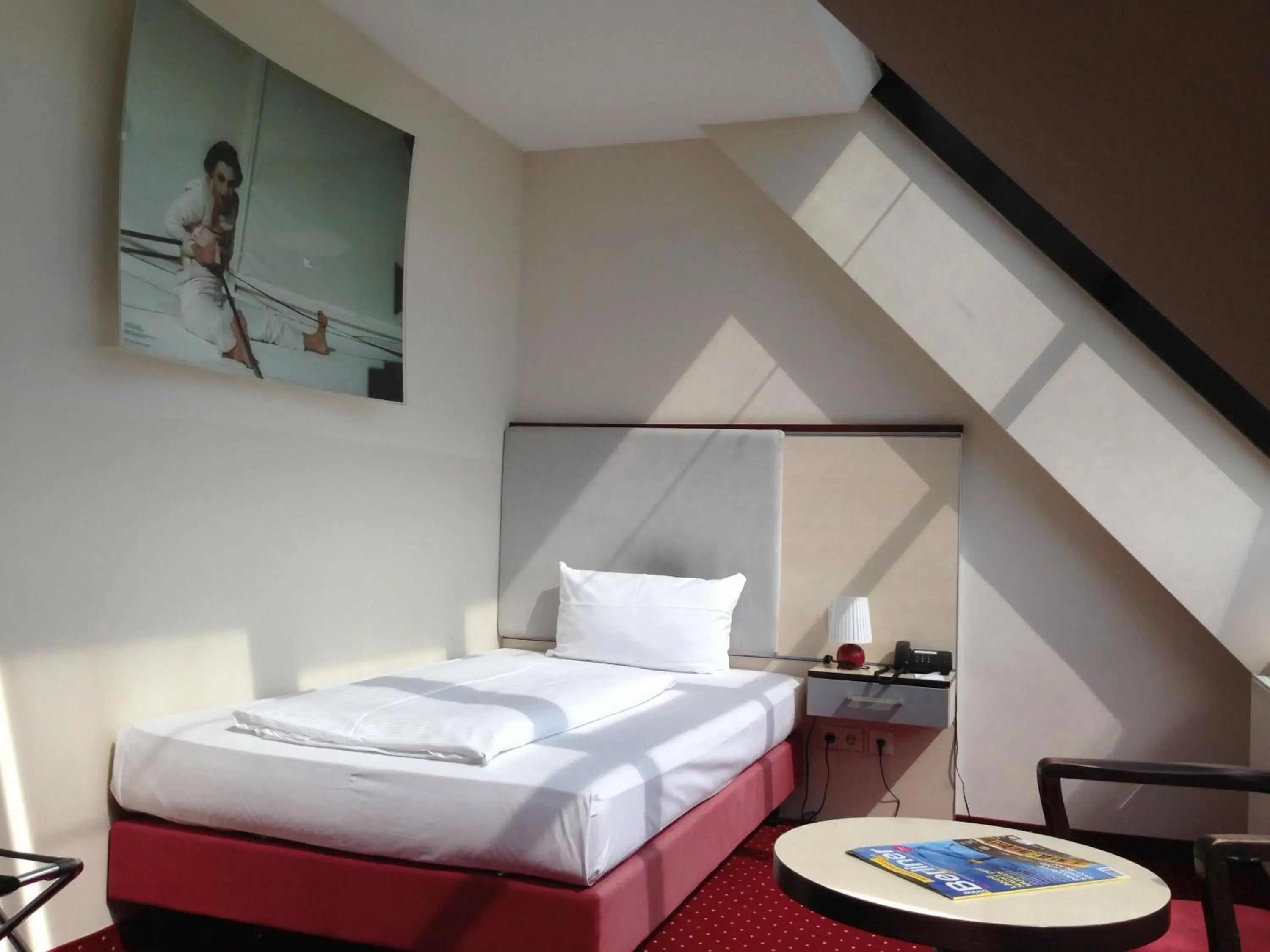 Photo of the whole room, Bed in Come Inn Berlin Kurfürstendamm