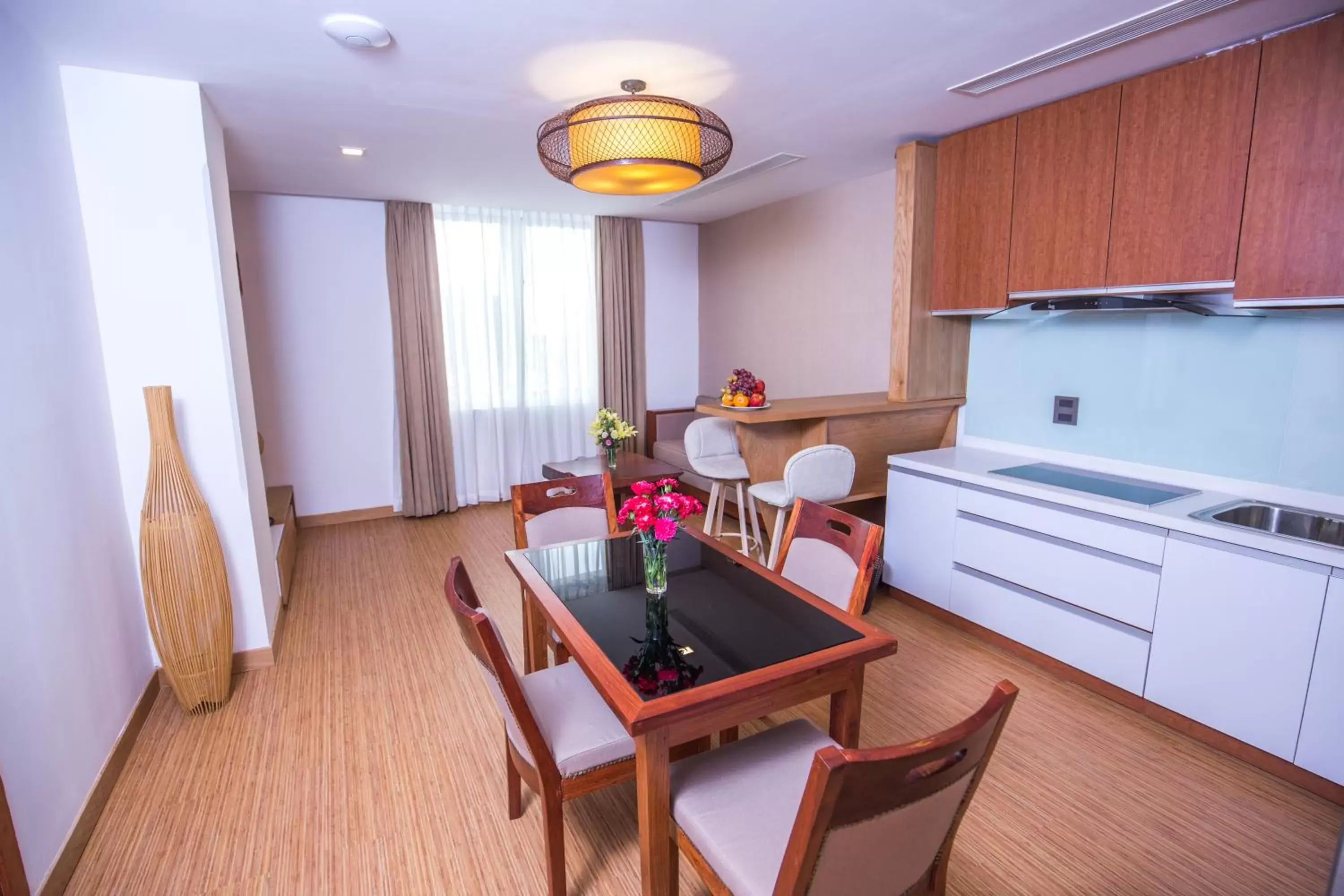 Communal kitchen, Seating Area in Orussey One Hotel & Apartment