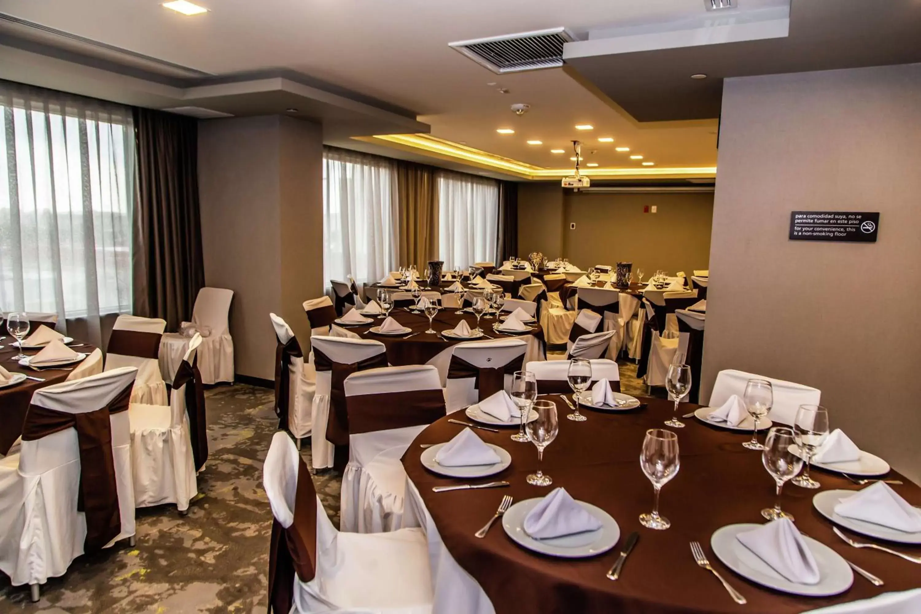 Dining area, Restaurant/Places to Eat in Hampton Inn & Suites By Hilton Puebla