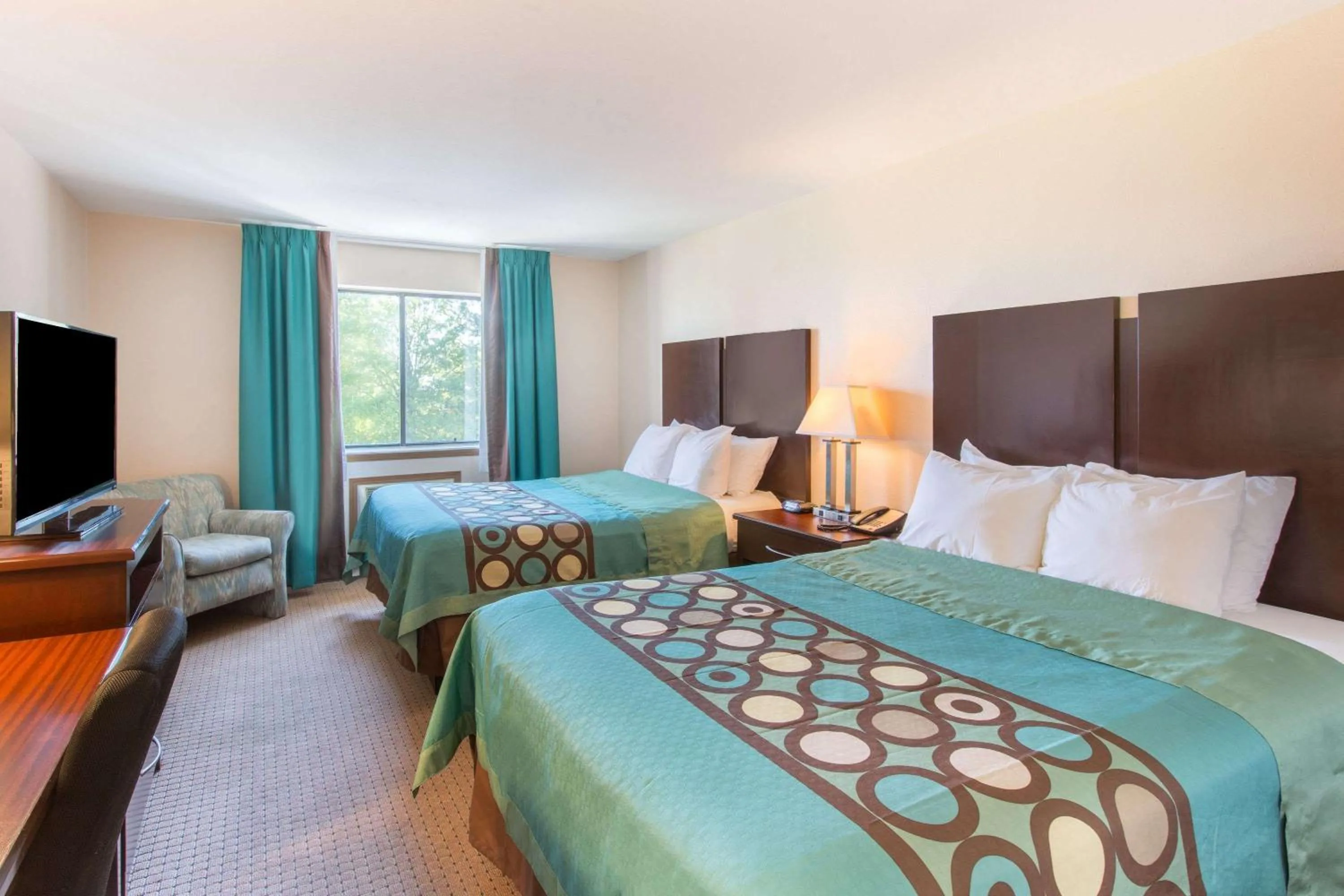 Photo of the whole room, Bed in Super 8 by Wyndham Danville