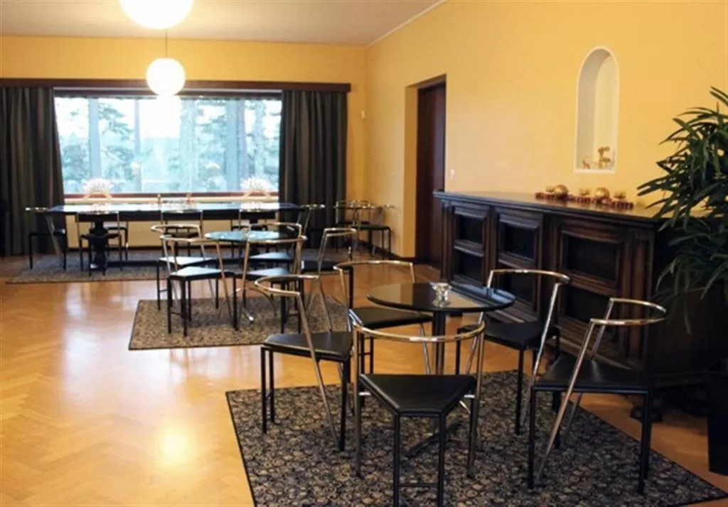 Restaurant/Places to Eat in Art Hotel Honkahovi