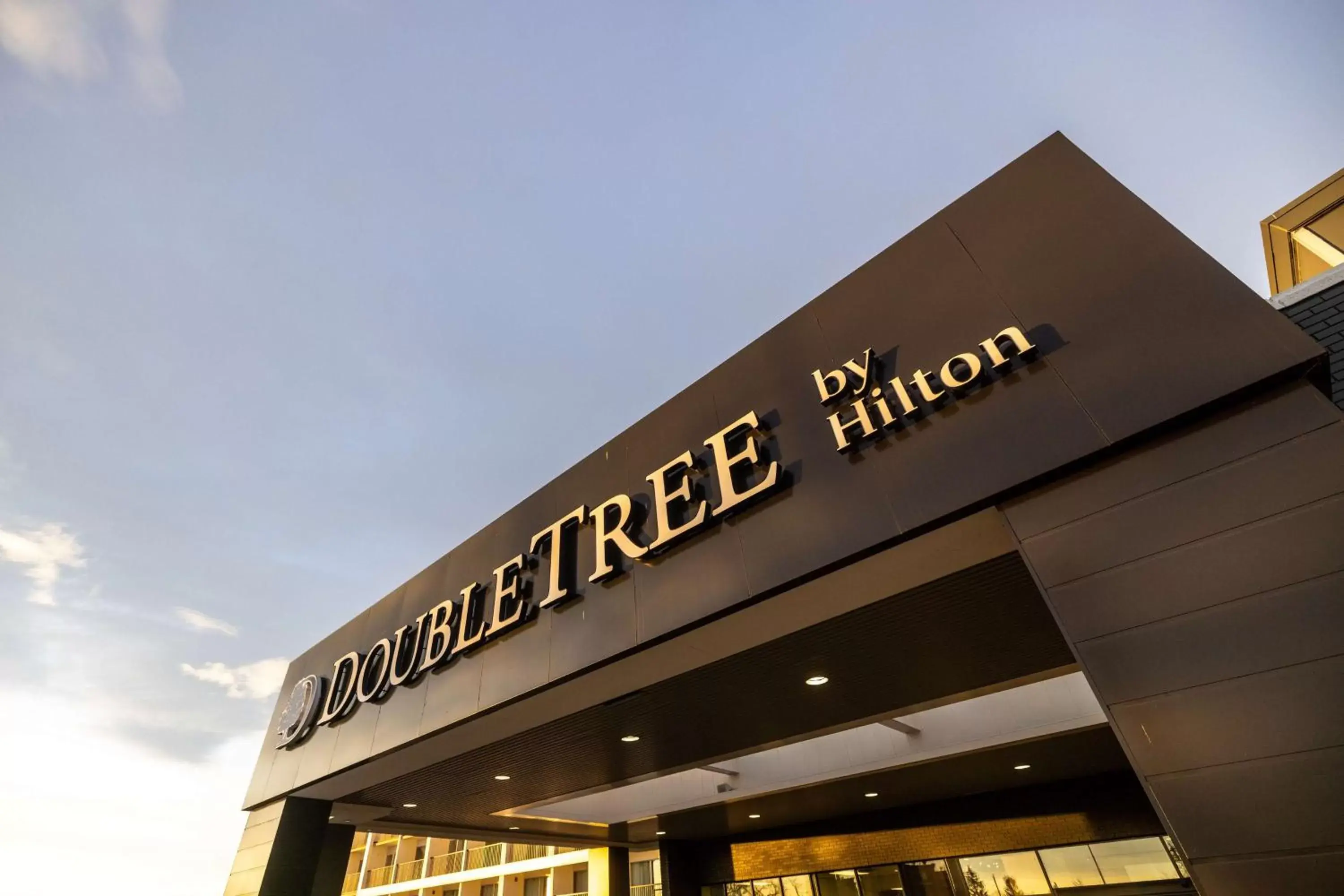 Property building in DoubleTree by Hilton Calgary North Property building in DoubleTree by Hilton Calgary North