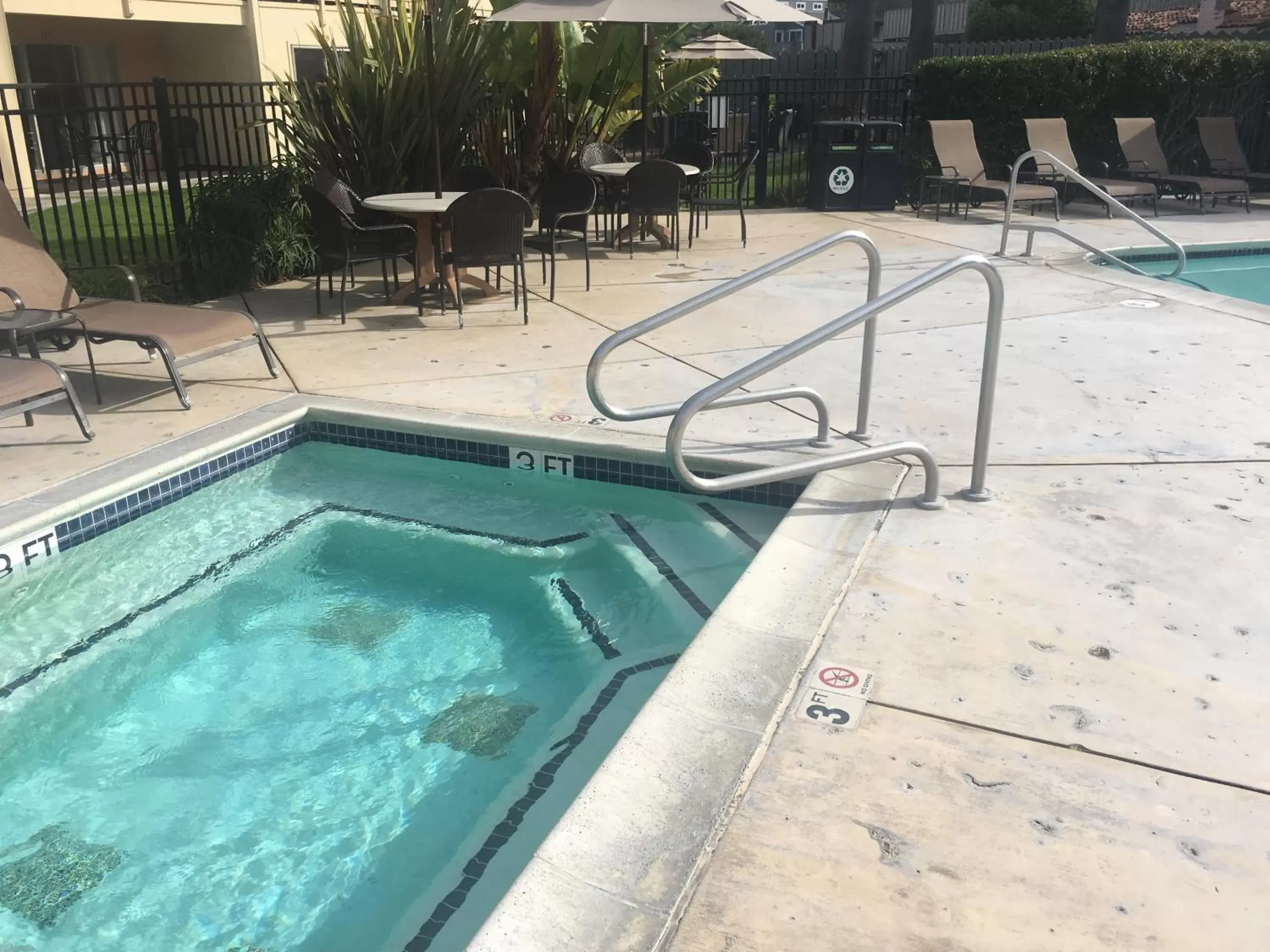 Hot Tub, Swimming Pool in Rio Sands Hotel