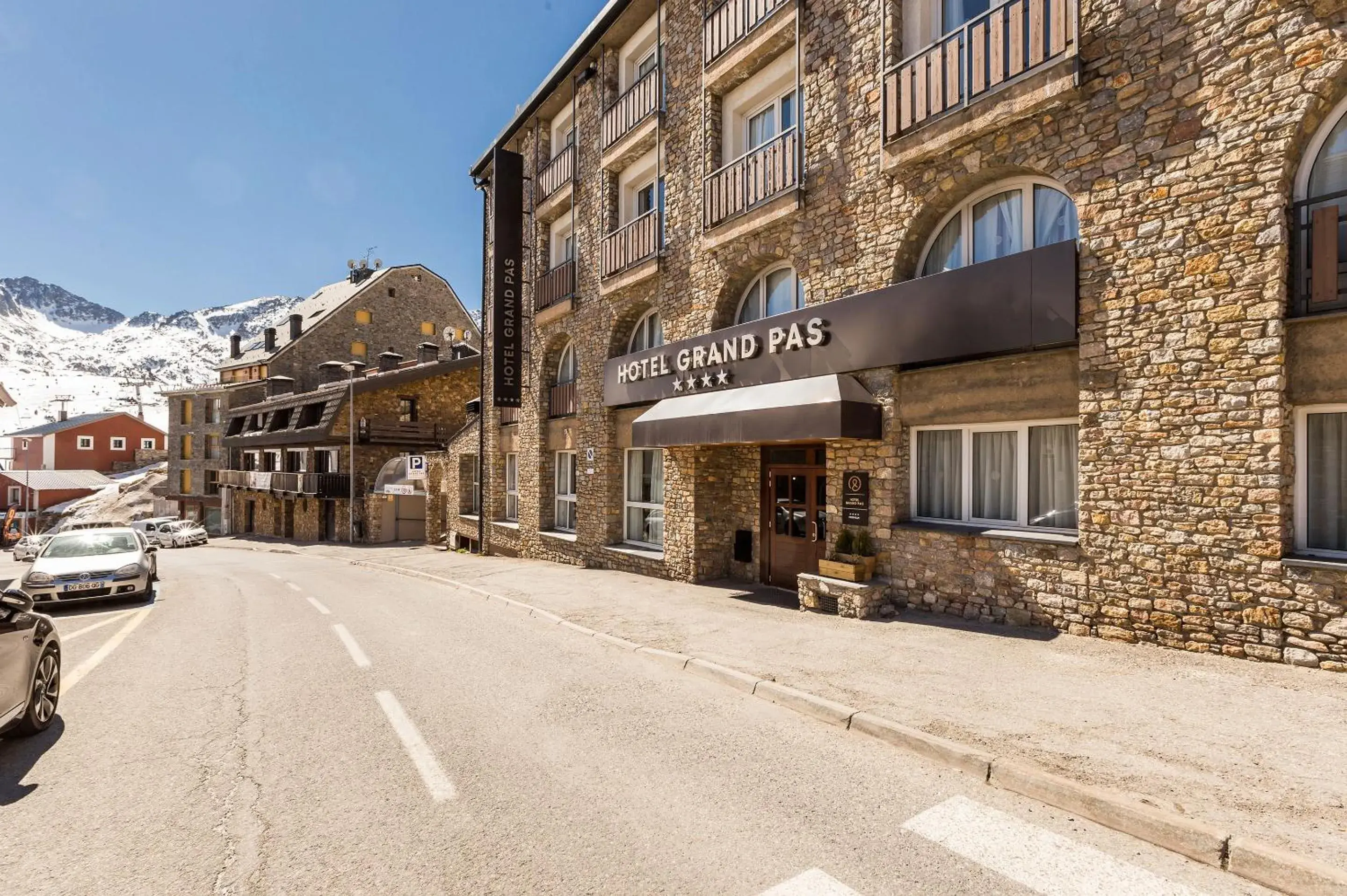 Property building in Hotel Grand Pas by Nexta Property building in Hotel Grand Pas by Nexta