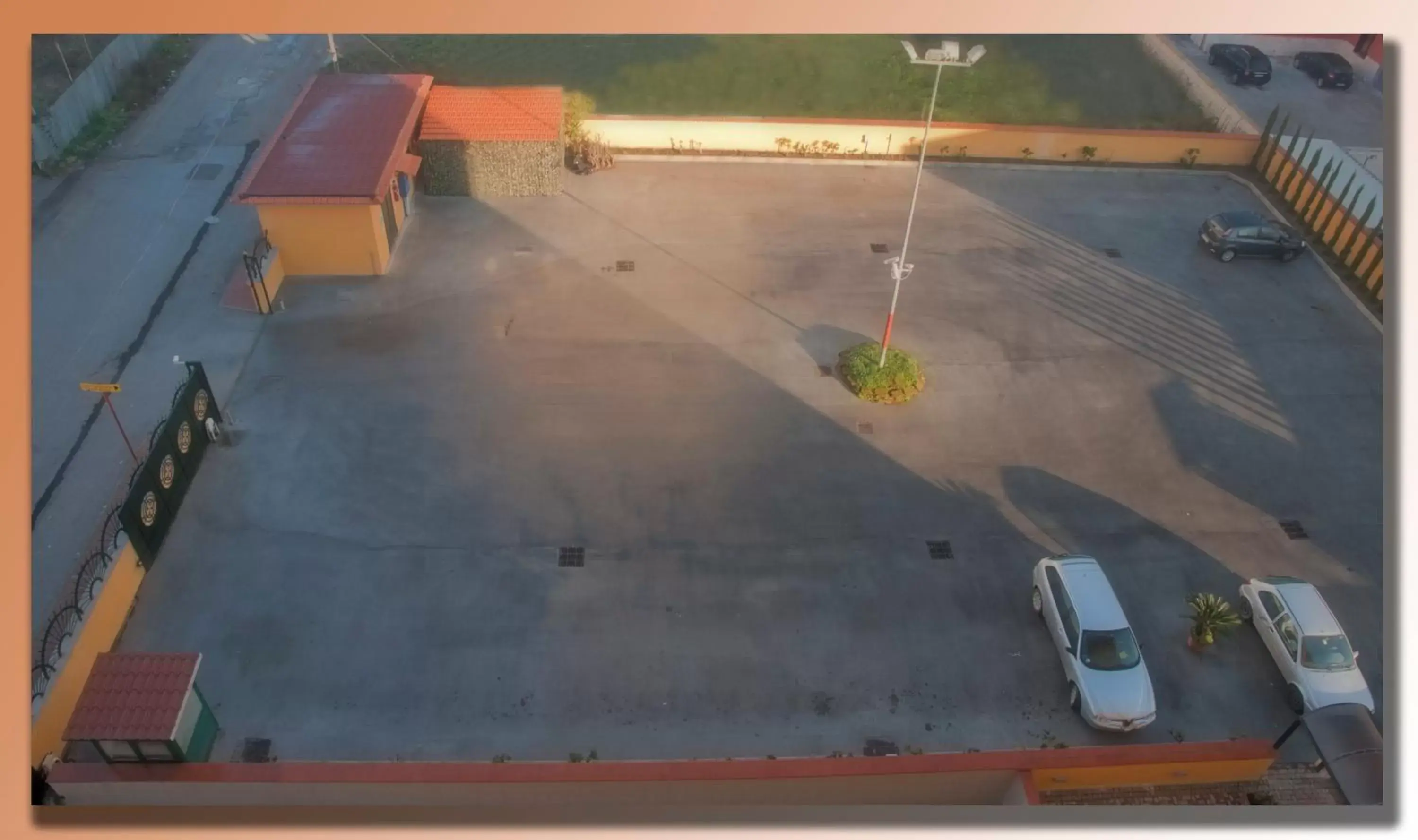 Parking, Bird's-eye View in City Hotel