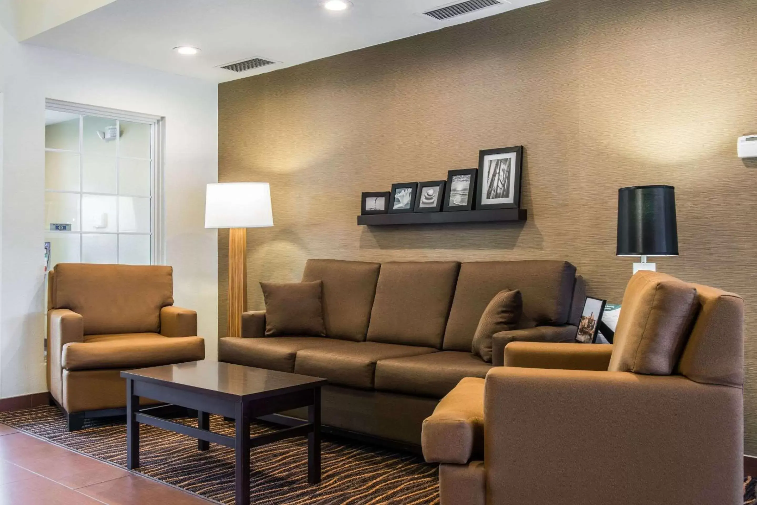 Lobby or reception, Seating Area in Sleep Inn & Suites Pittsburgh