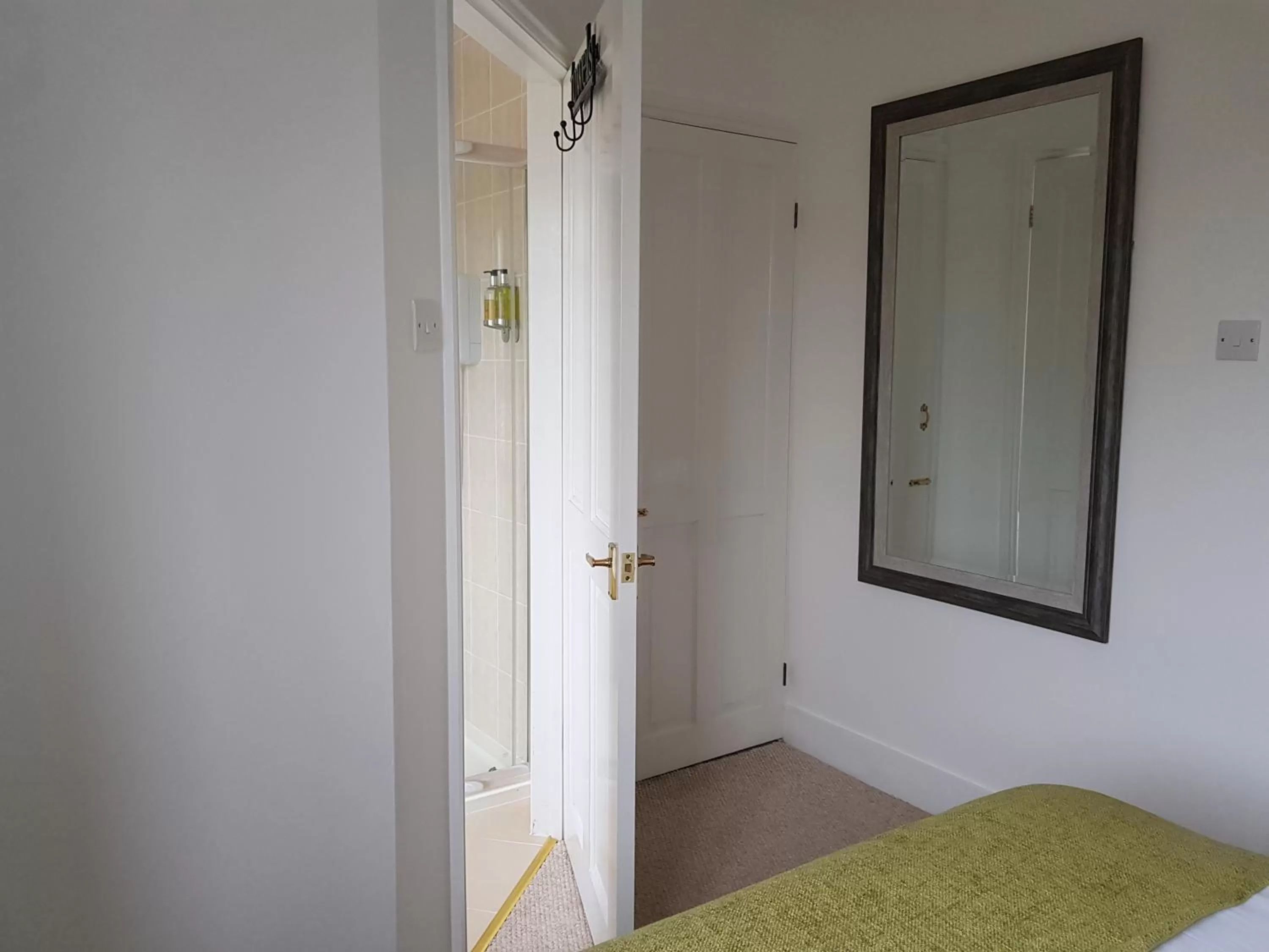 Bedroom, Bed in Wisteria Haze