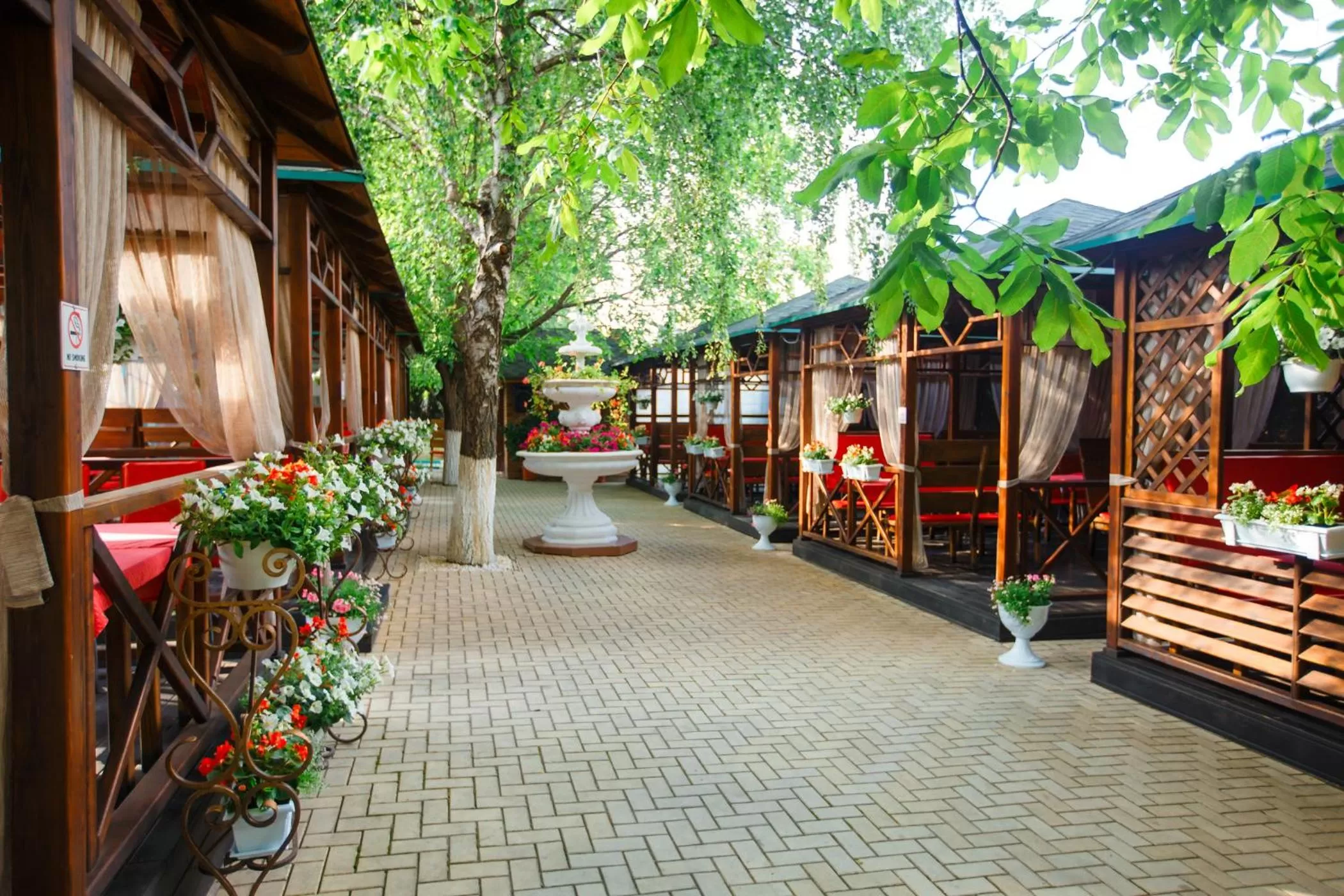 Dining area in LidoLux