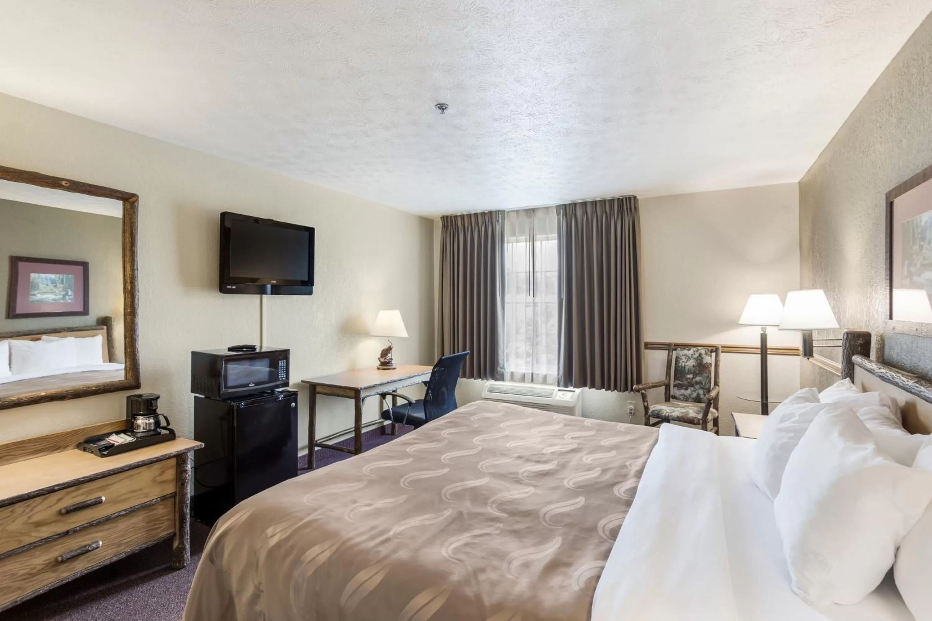 Other, Bed in Quality Inn & Suites Big Stone Gap