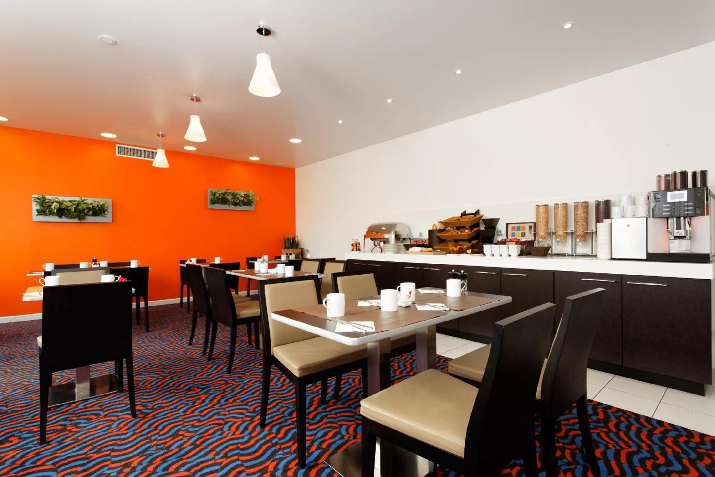 Breakfast, Restaurant/Places to Eat in Holiday Inn Express Strasbourg - Sud, an IHG Hotel