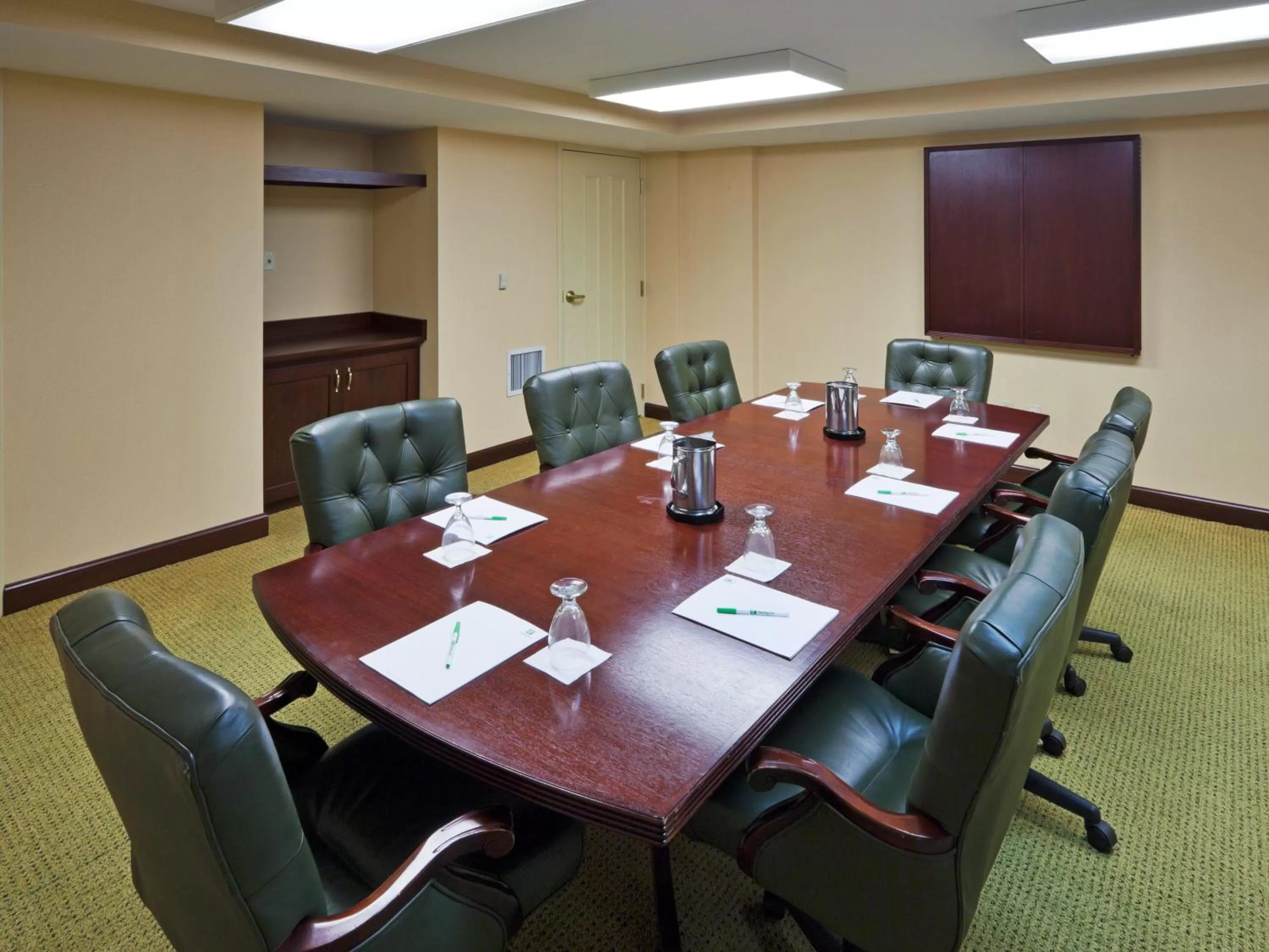 Meeting/conference room in Holiday Inn Chantilly-Dulles Expo Airport by IHG