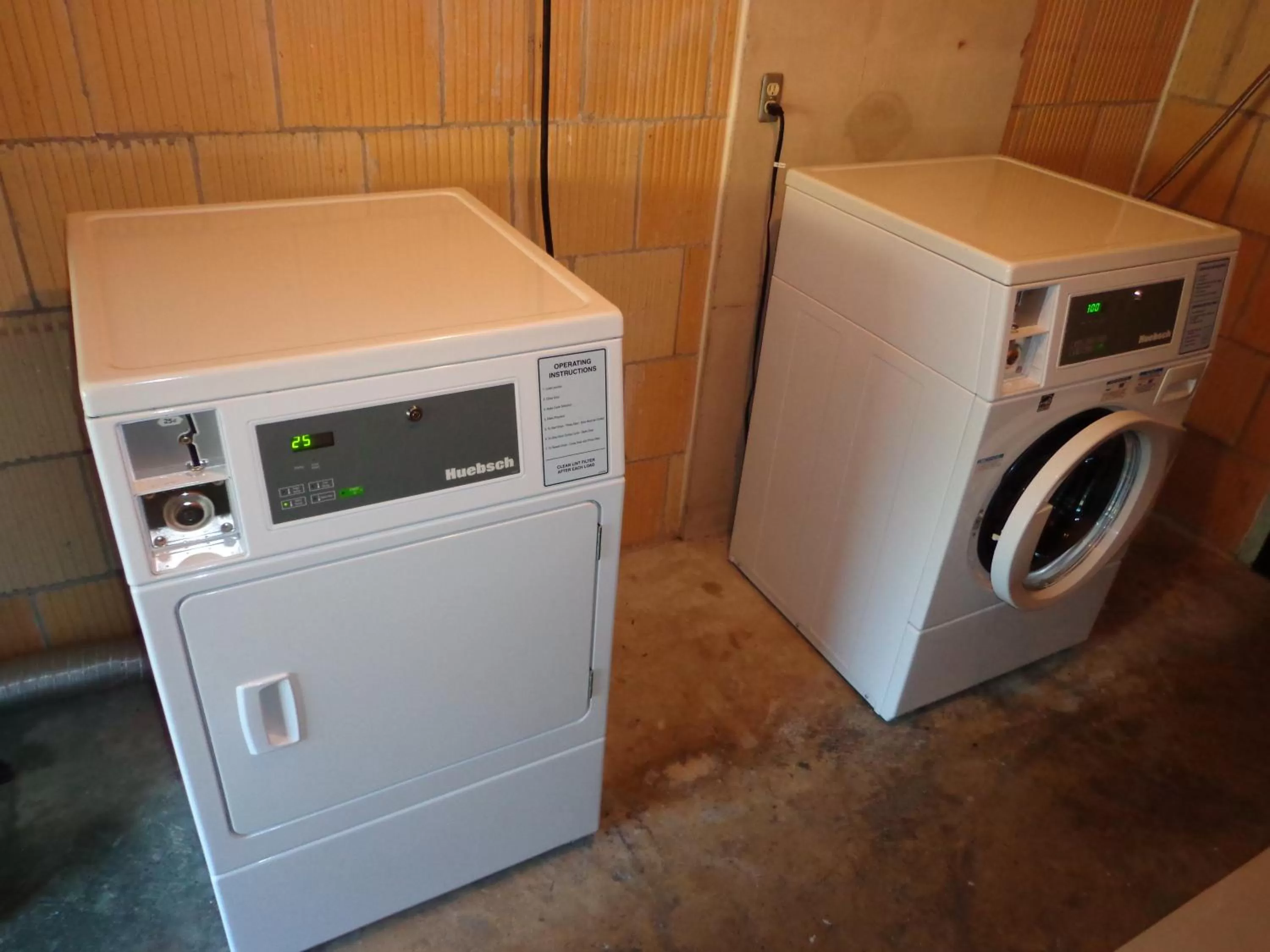 Property building in Economy Inn Express Warren