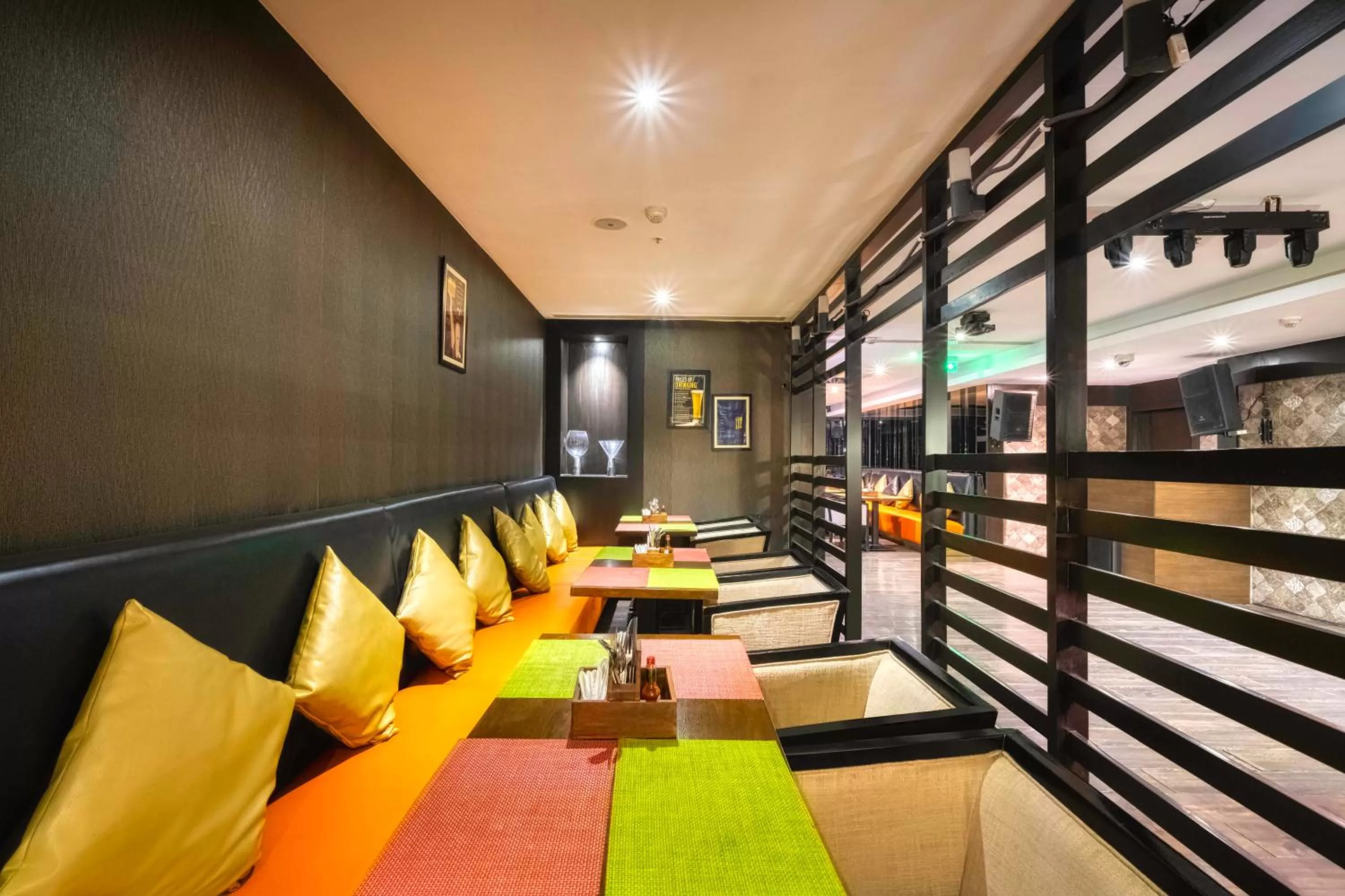 Restaurant/places to eat in Holiday Inn Kolkata Airport by IHG