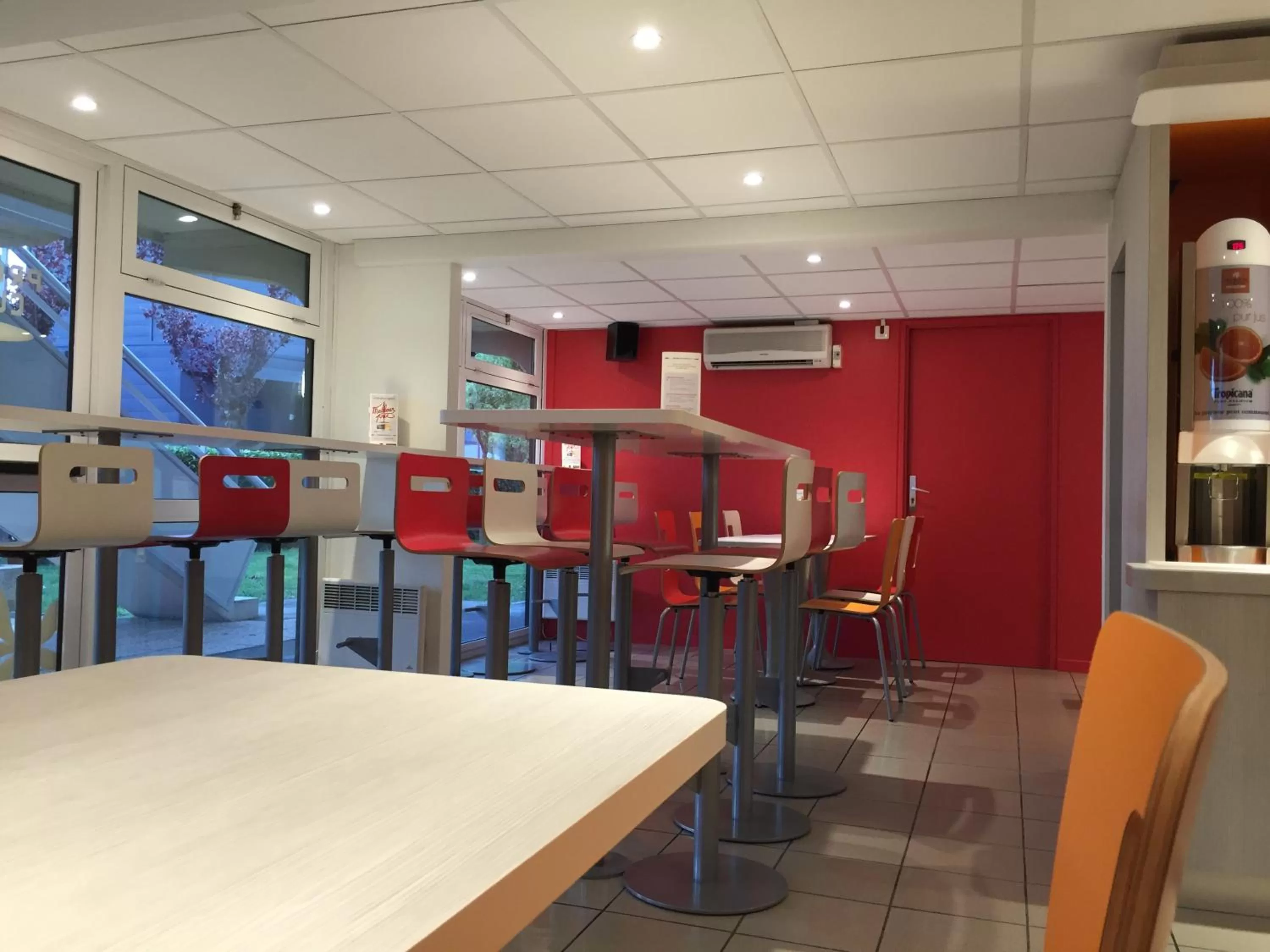 Lobby or reception in Premiere Classe Toulouse Sud - Portet