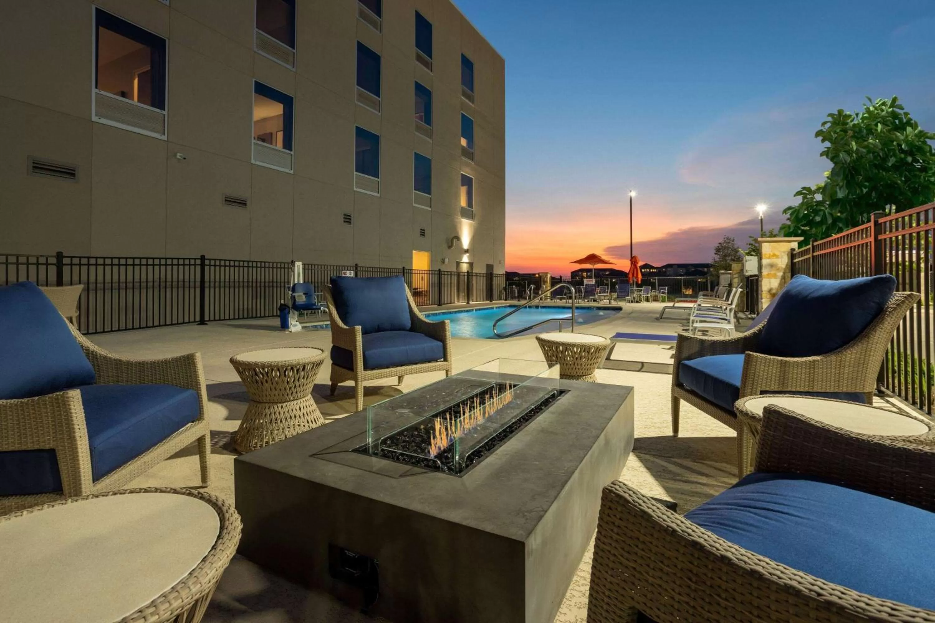 Patio in La Quinta Inn & Suites by Wyndham Pflugerville