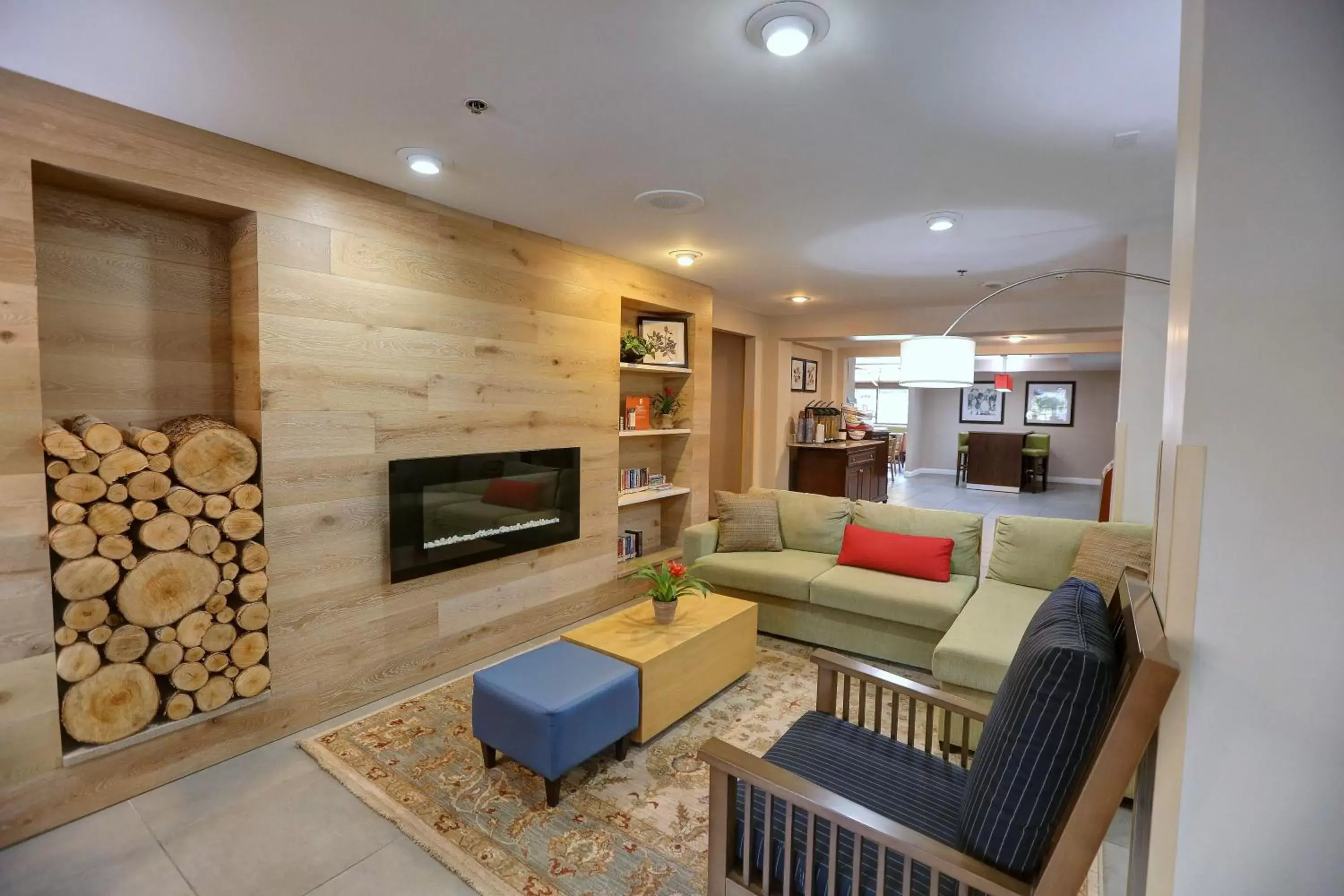 Living room, Seating Area in Country Inn & Suites by Radisson, Charlotte I-85 Airport, NC