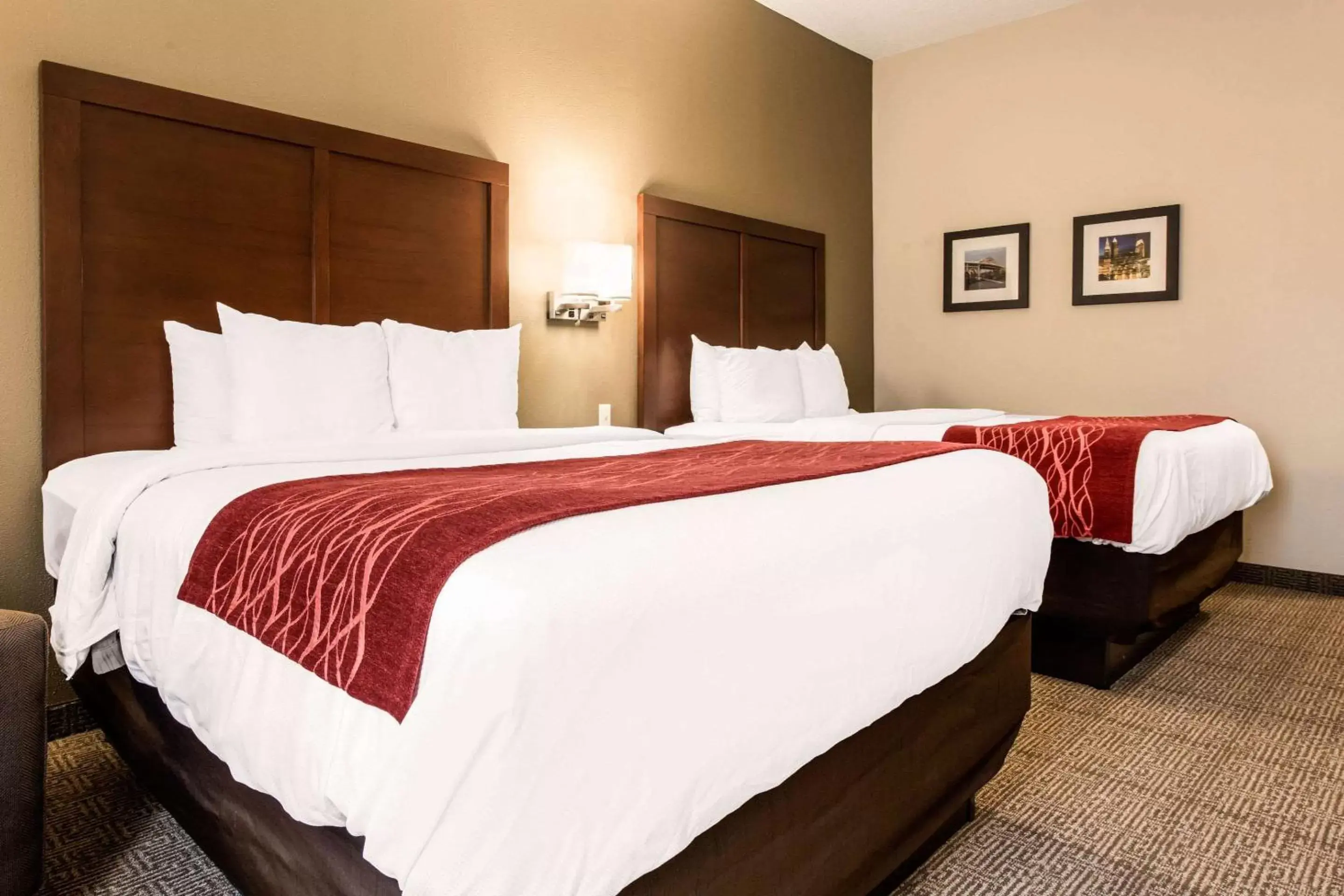 Photo of the whole room, Bed in Comfort Inn & Suites Streetsboro - Kent