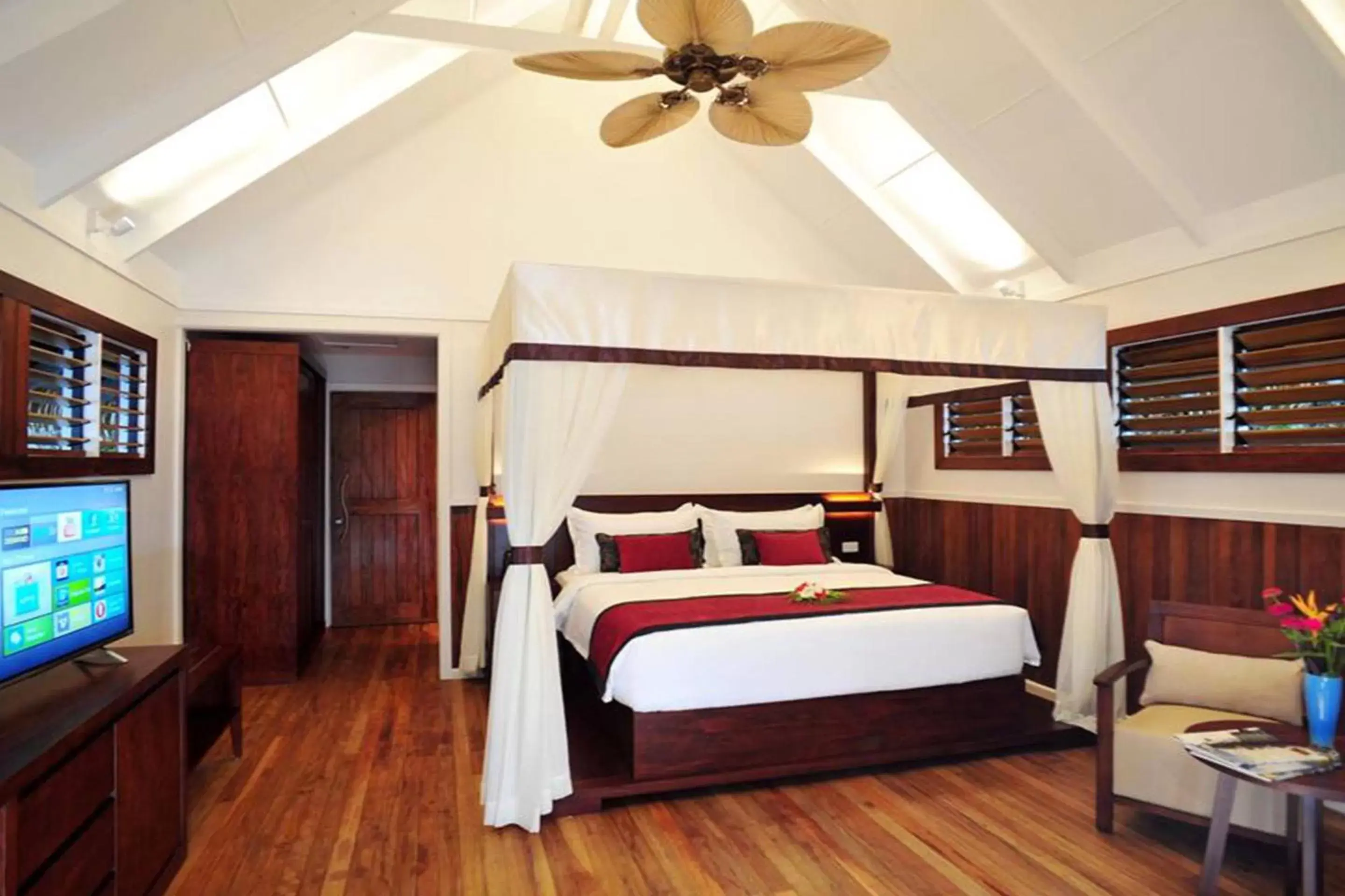 Photo of the whole room, Bed in Iririki Island Resort & Spa