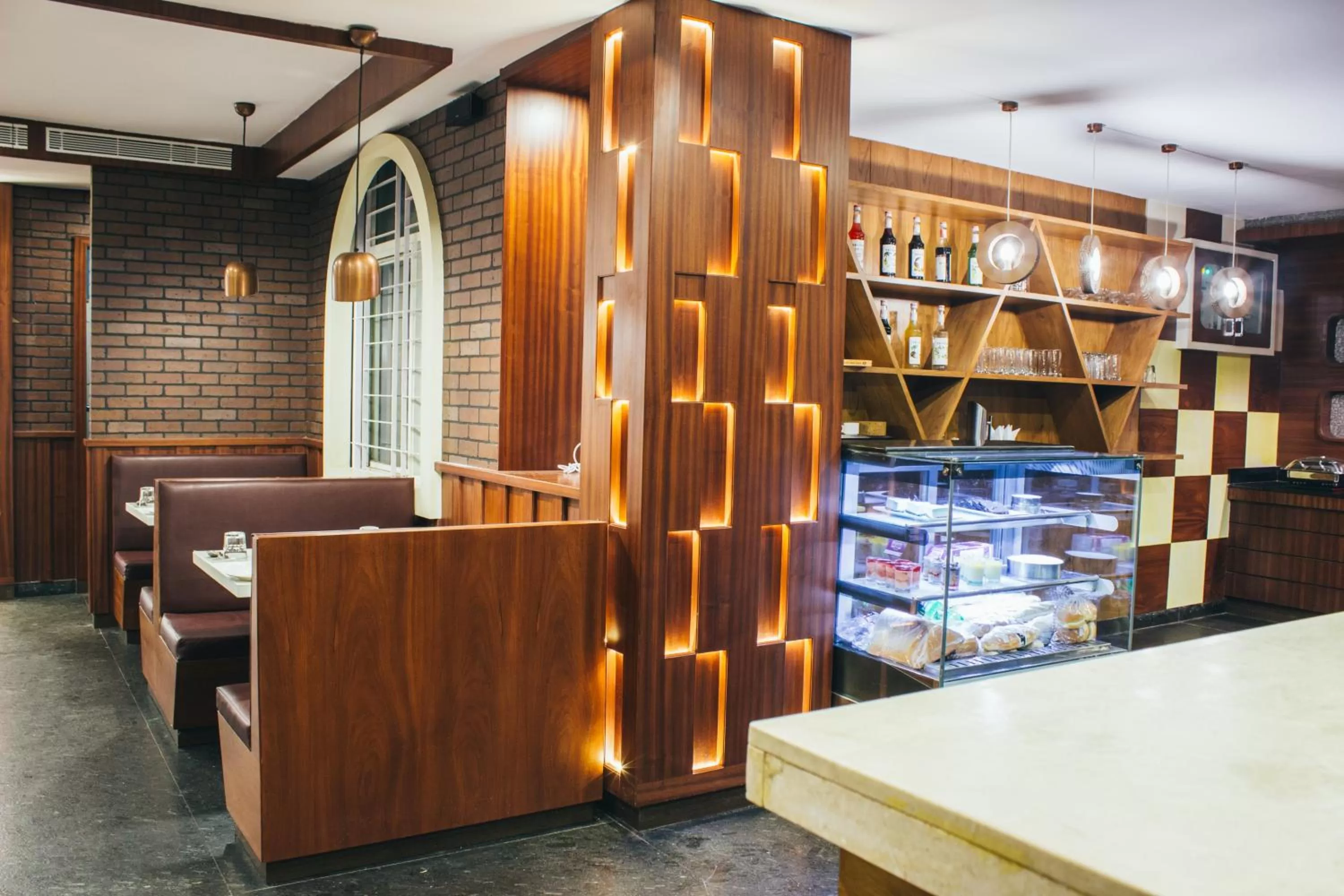 Restaurant/places to eat in Ambaari hotel