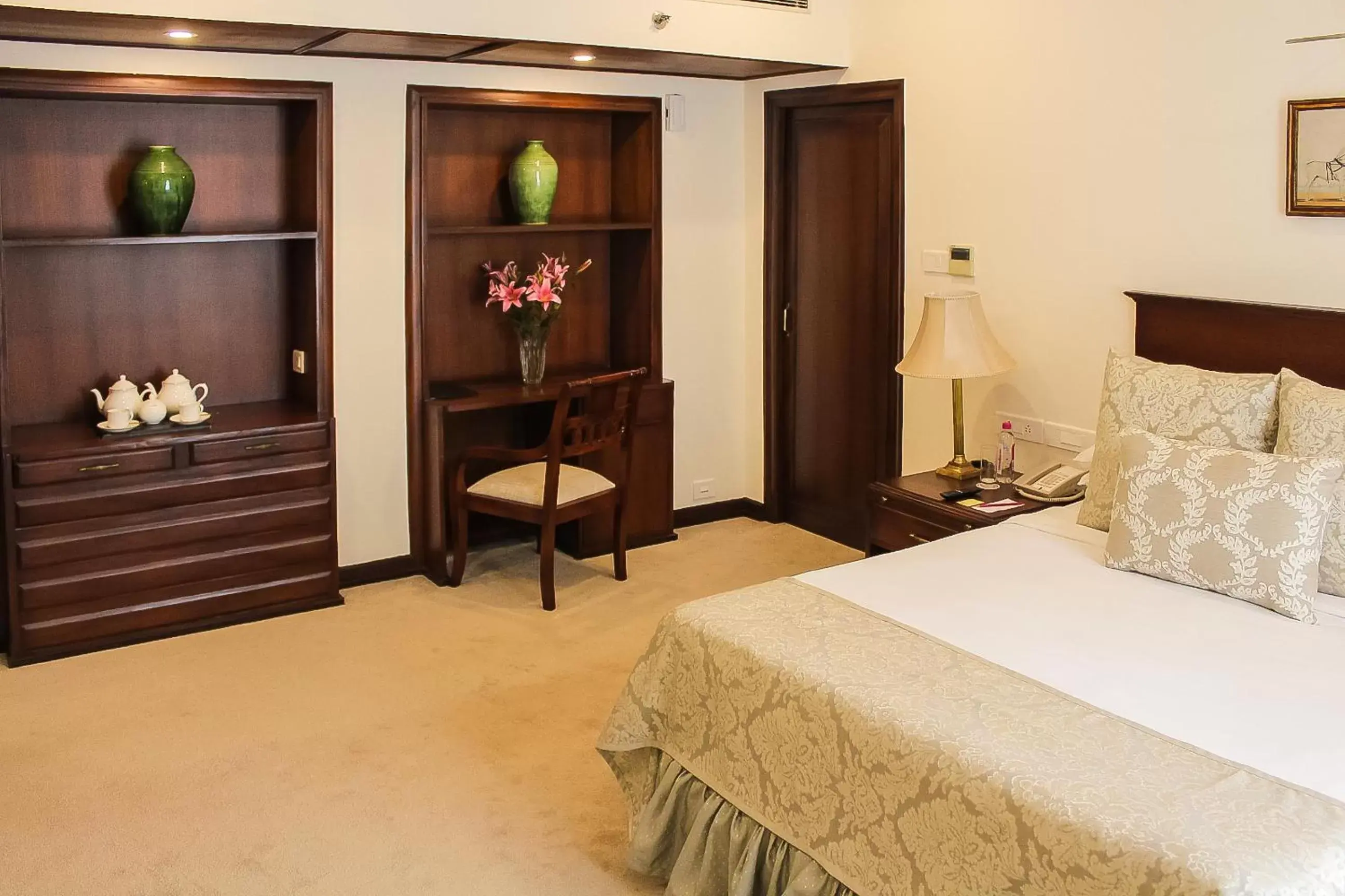 Bedroom, Bed in Ambassador, New Delhi - IHCL SeleQtions