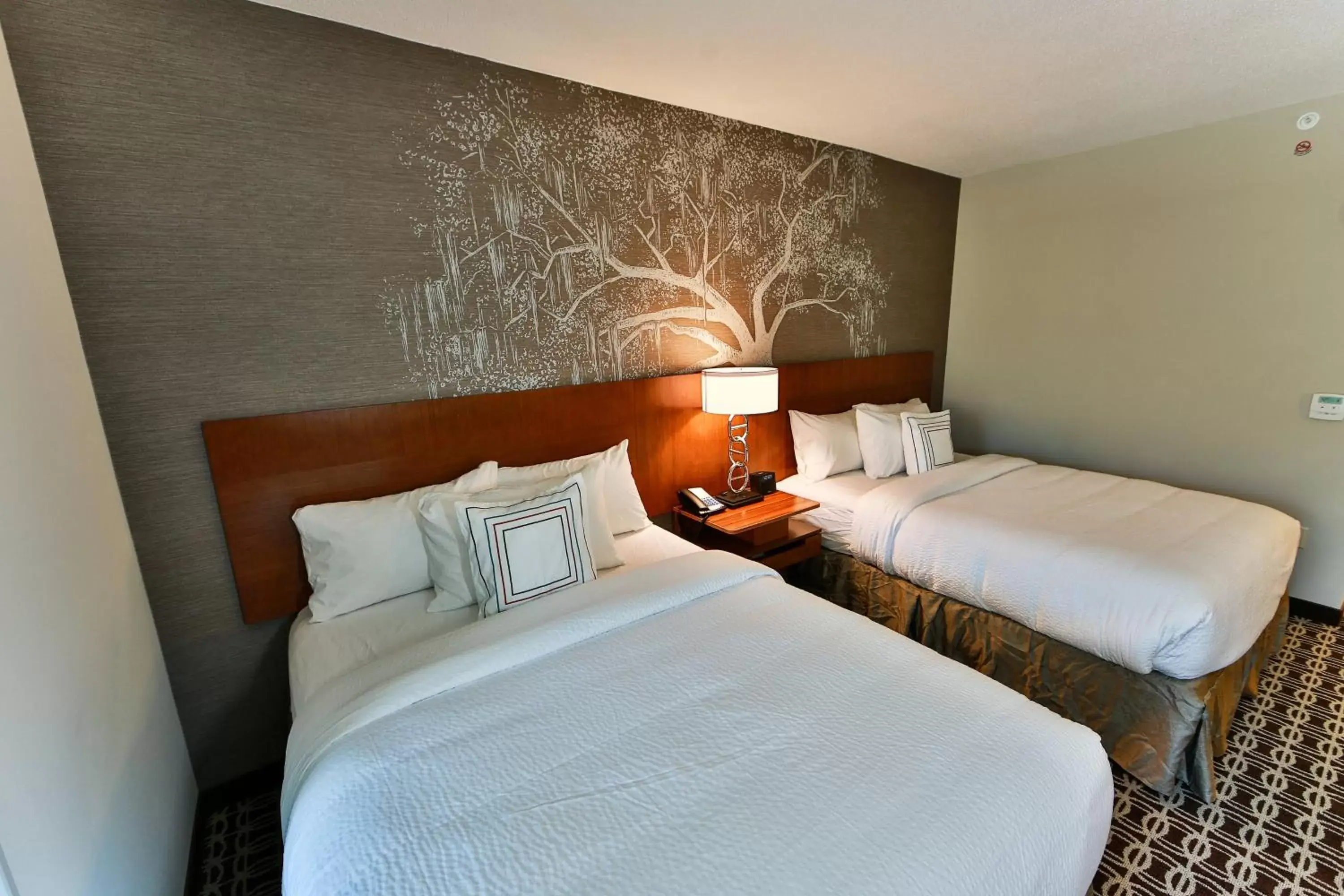 Photo of the whole room, Bed in Fairfield Inn & Suites by Marriott Savannah Midtown