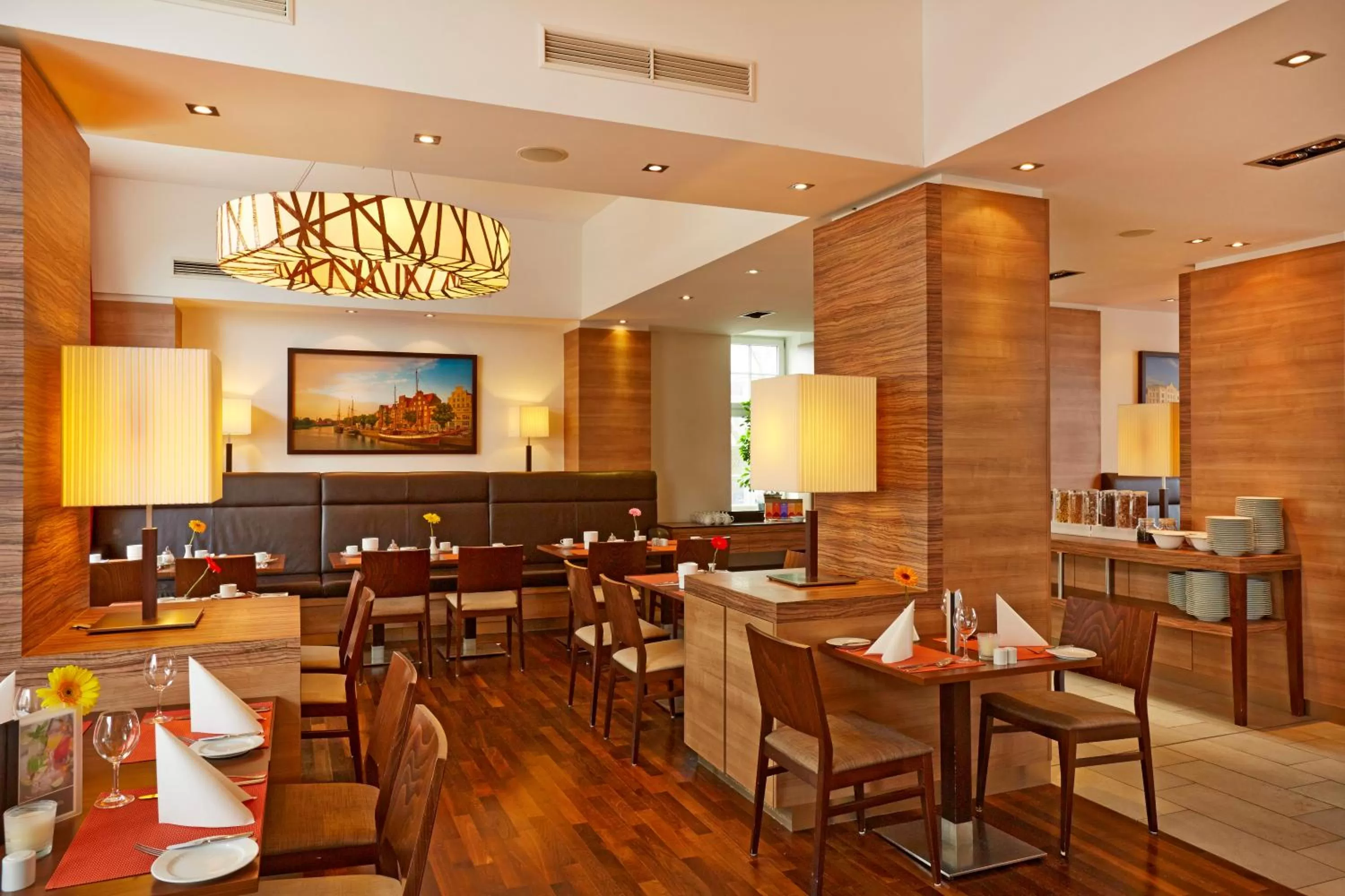 Restaurant/places to eat in H+ Hotel Lübeck