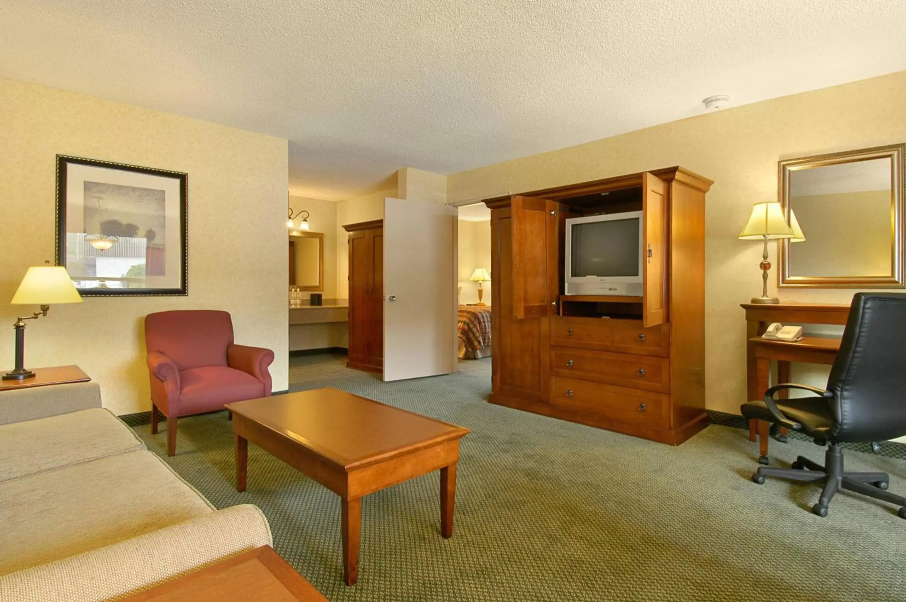 Photo of the whole room, Seating Area in Red Lion Hotel Coos Bay