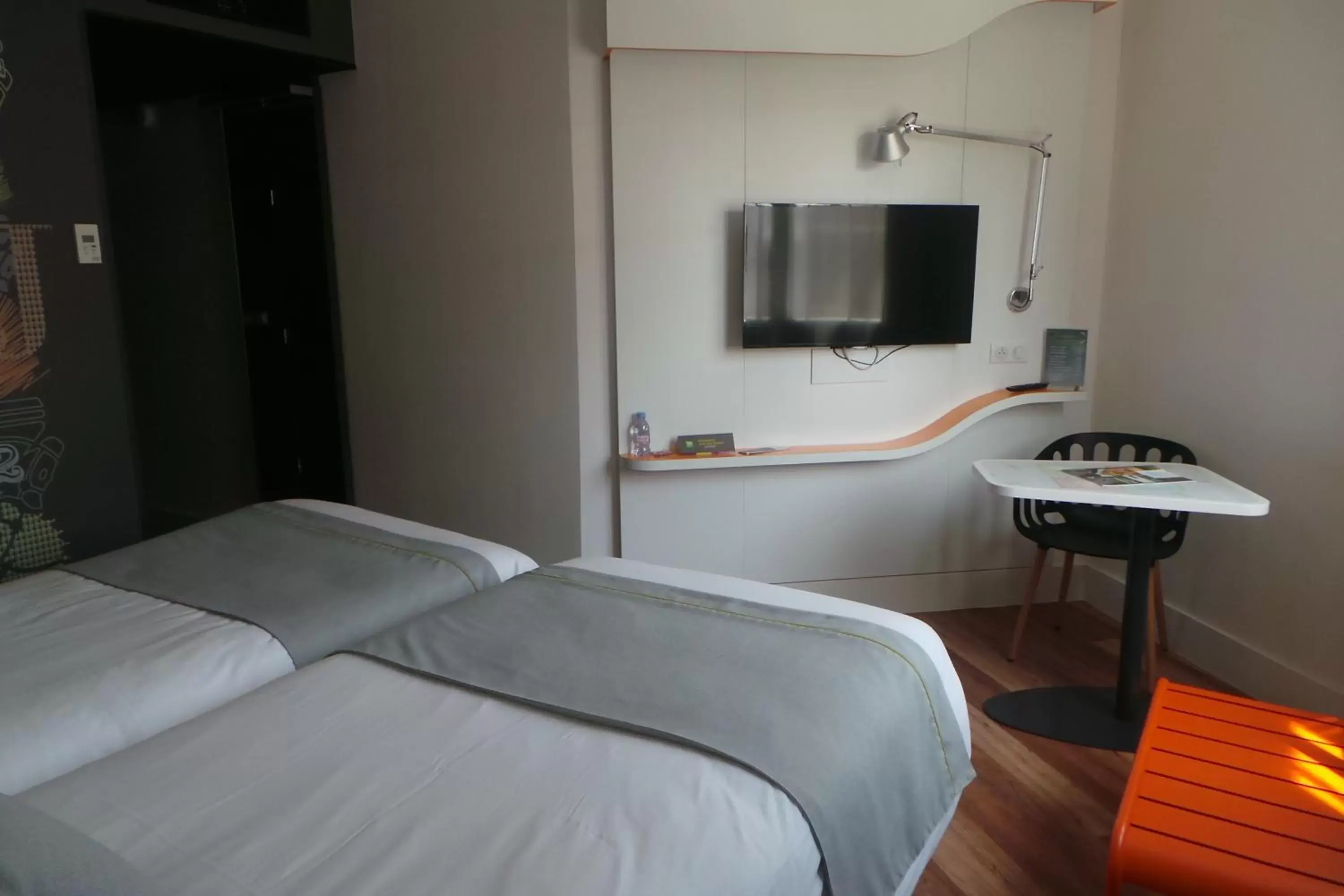 Photo of the whole room, Bed in ibis Styles Deauville Centre