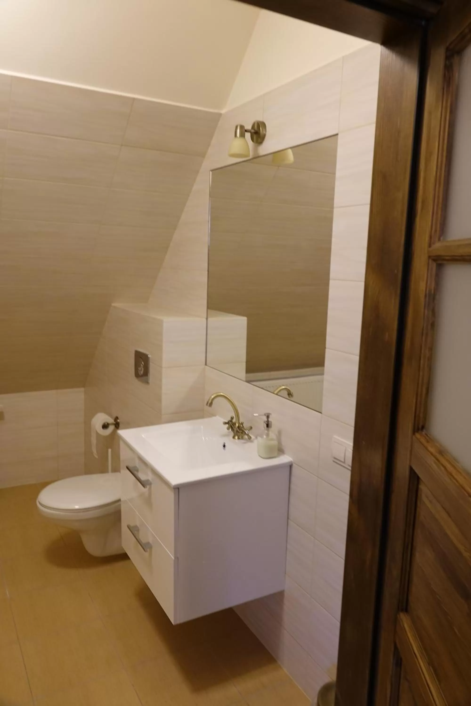 Gościniec Dworski w Ropie - Pokoje gościnne