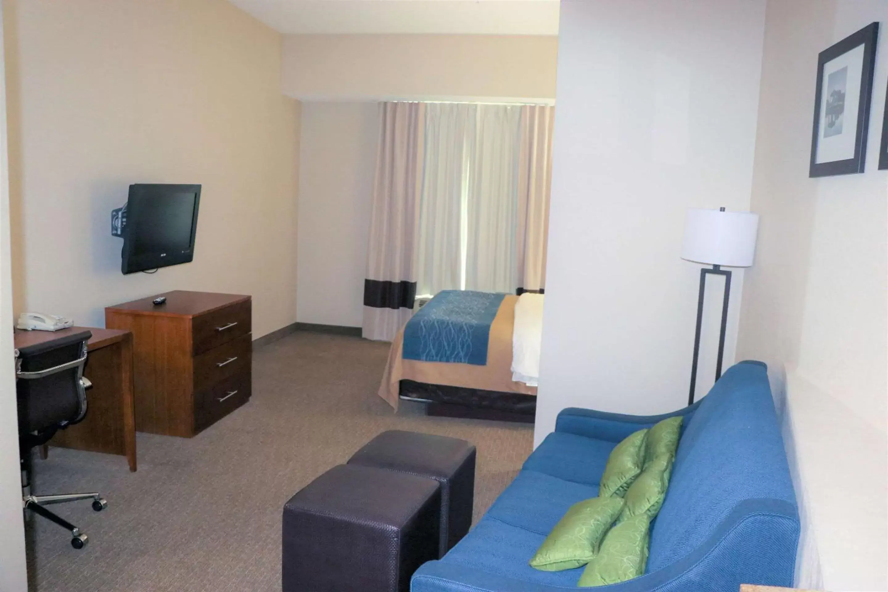 Photo of the whole room, Seating Area in Comfort Inn & Suites Sikeston I-55