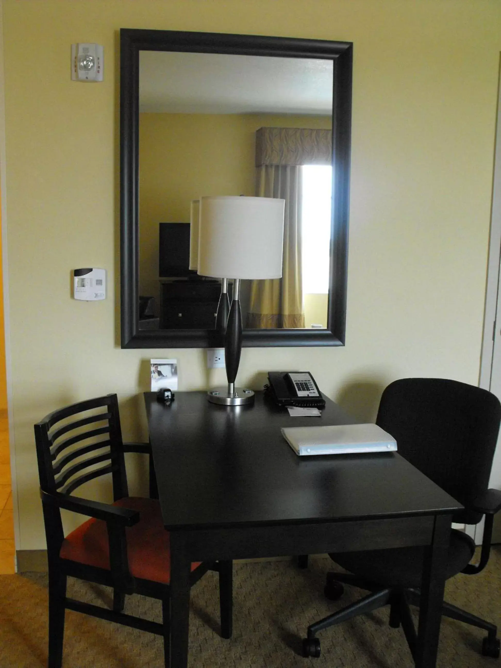 Bed, TV/Entertainment Center in Hampton Inn & Suites Homestead Miami South