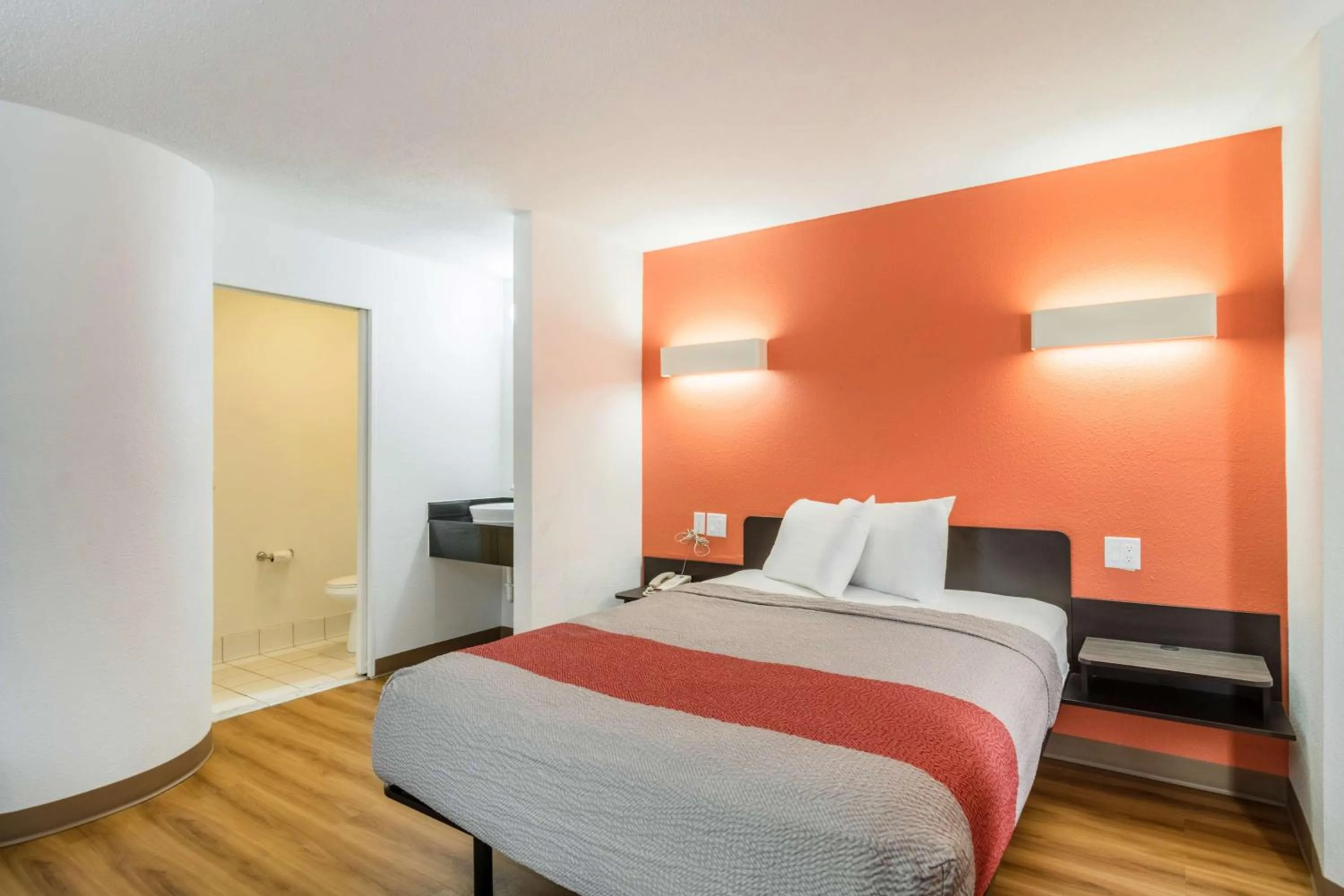 Photo of the whole room, Bed in Motel 6-Harvey, IL