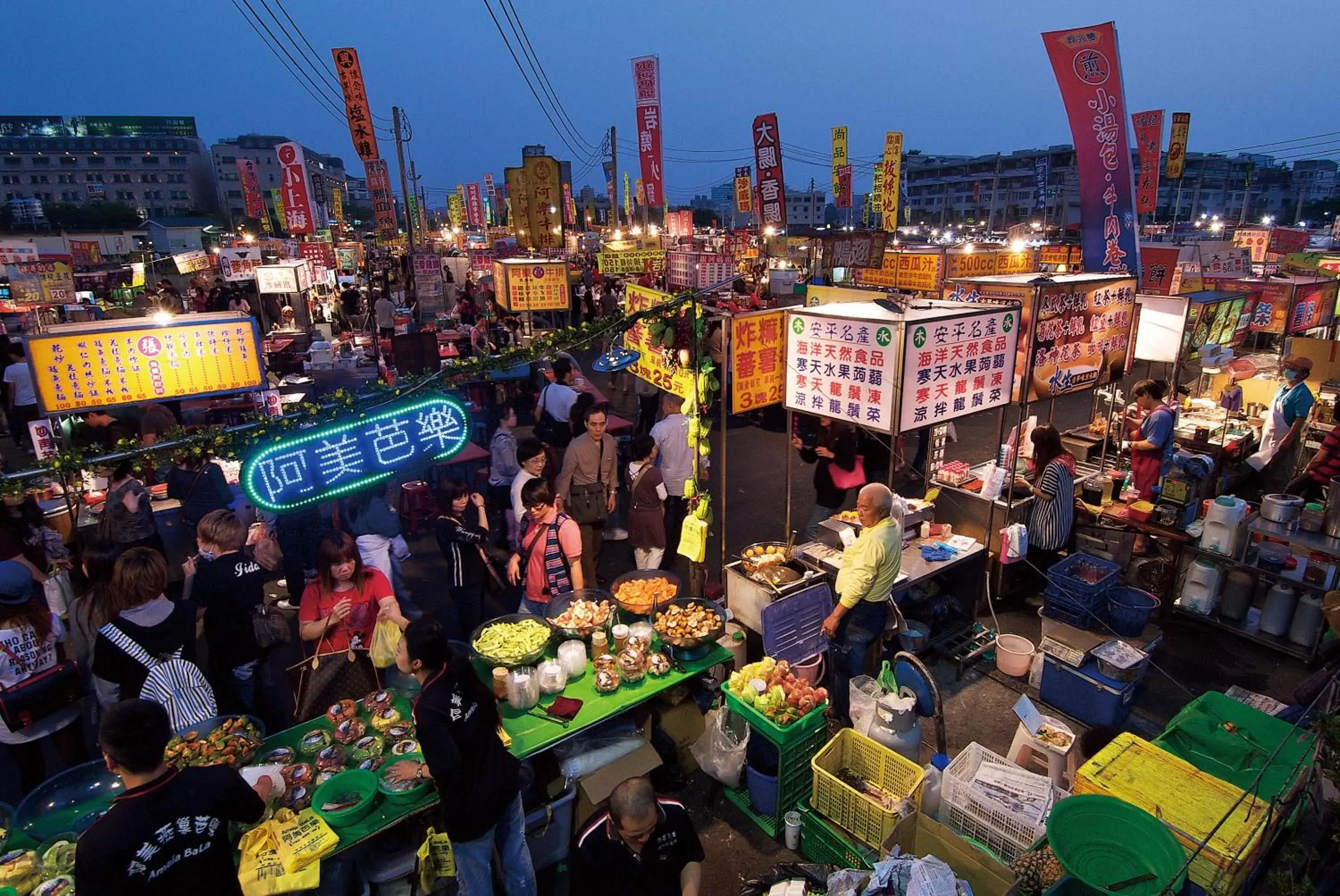 Nearby landmark, Supermarket/Shops in Jia Hsin Garden Hotel