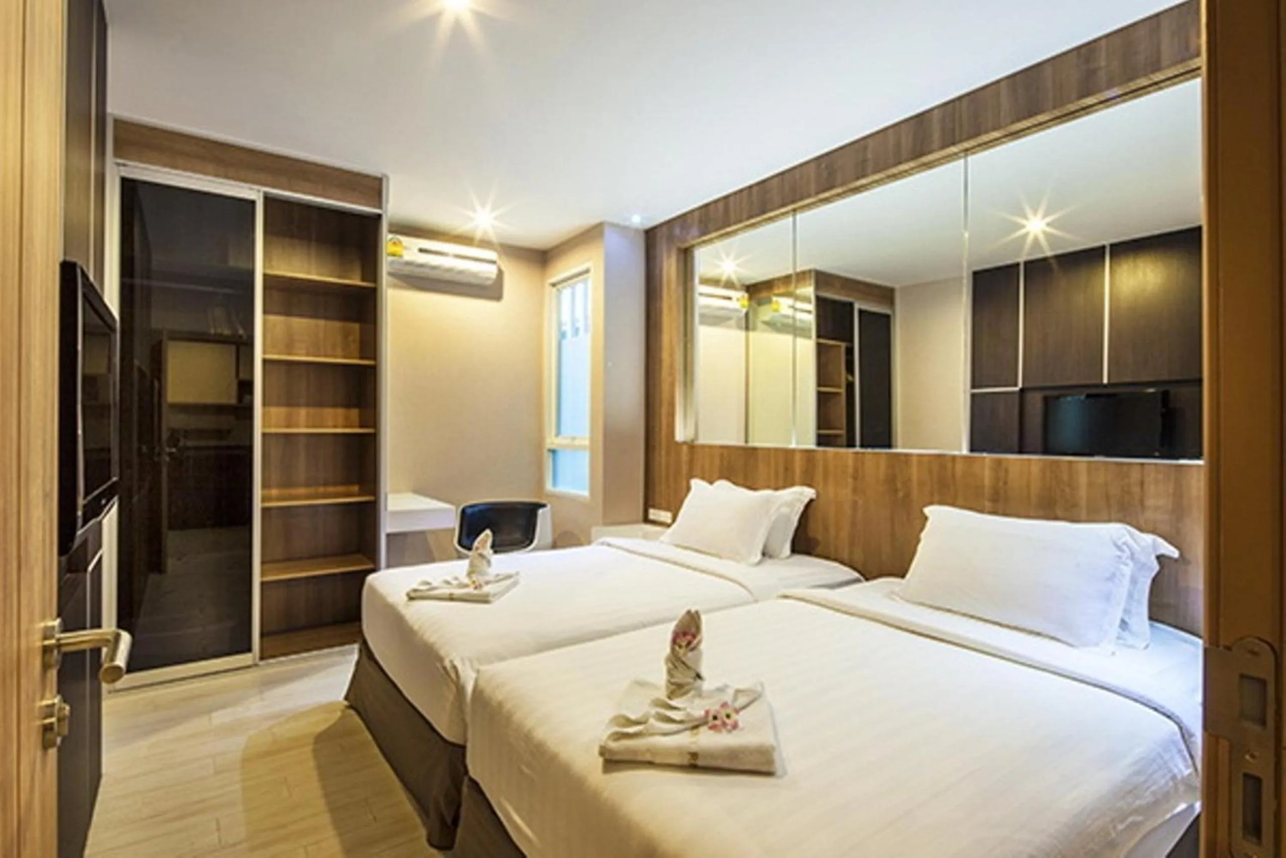 Bedroom, Bed in Golden City Rayong Hotel