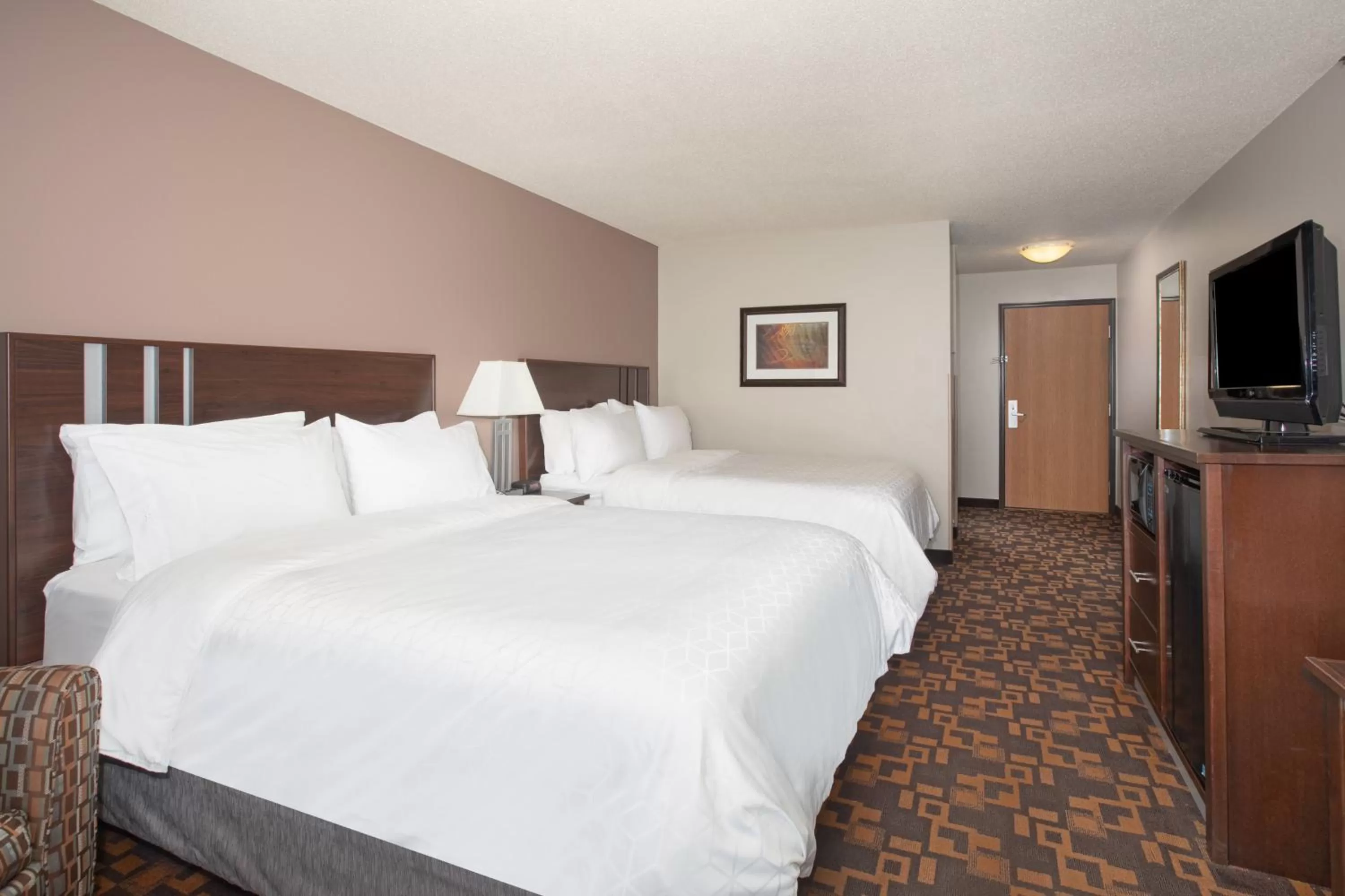 Photo of the whole room, Bed in Holiday Inn Express & Suites Yankton by IHG