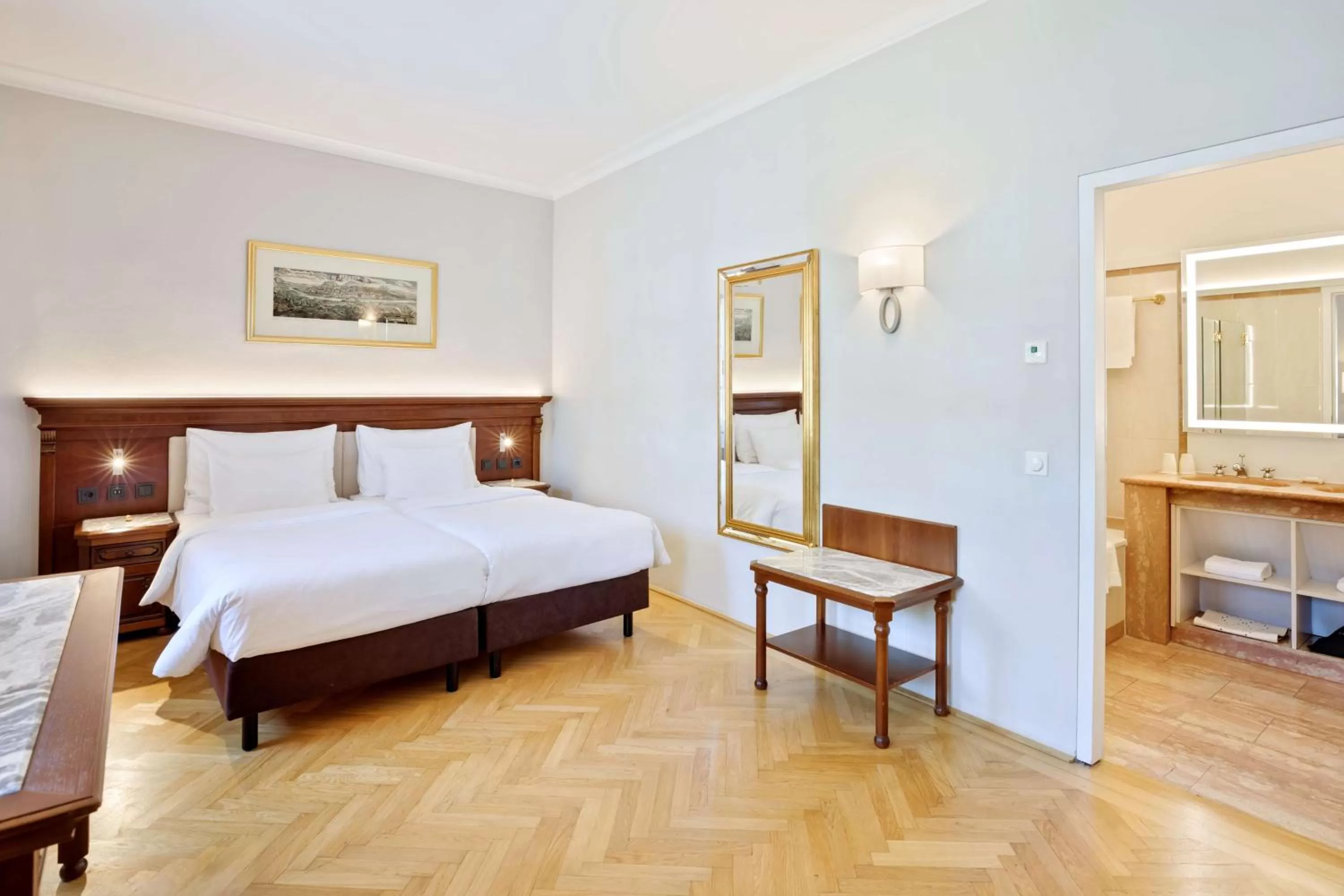 Photo of the whole room, Bed in Radisson Blu Hotel Altstadt