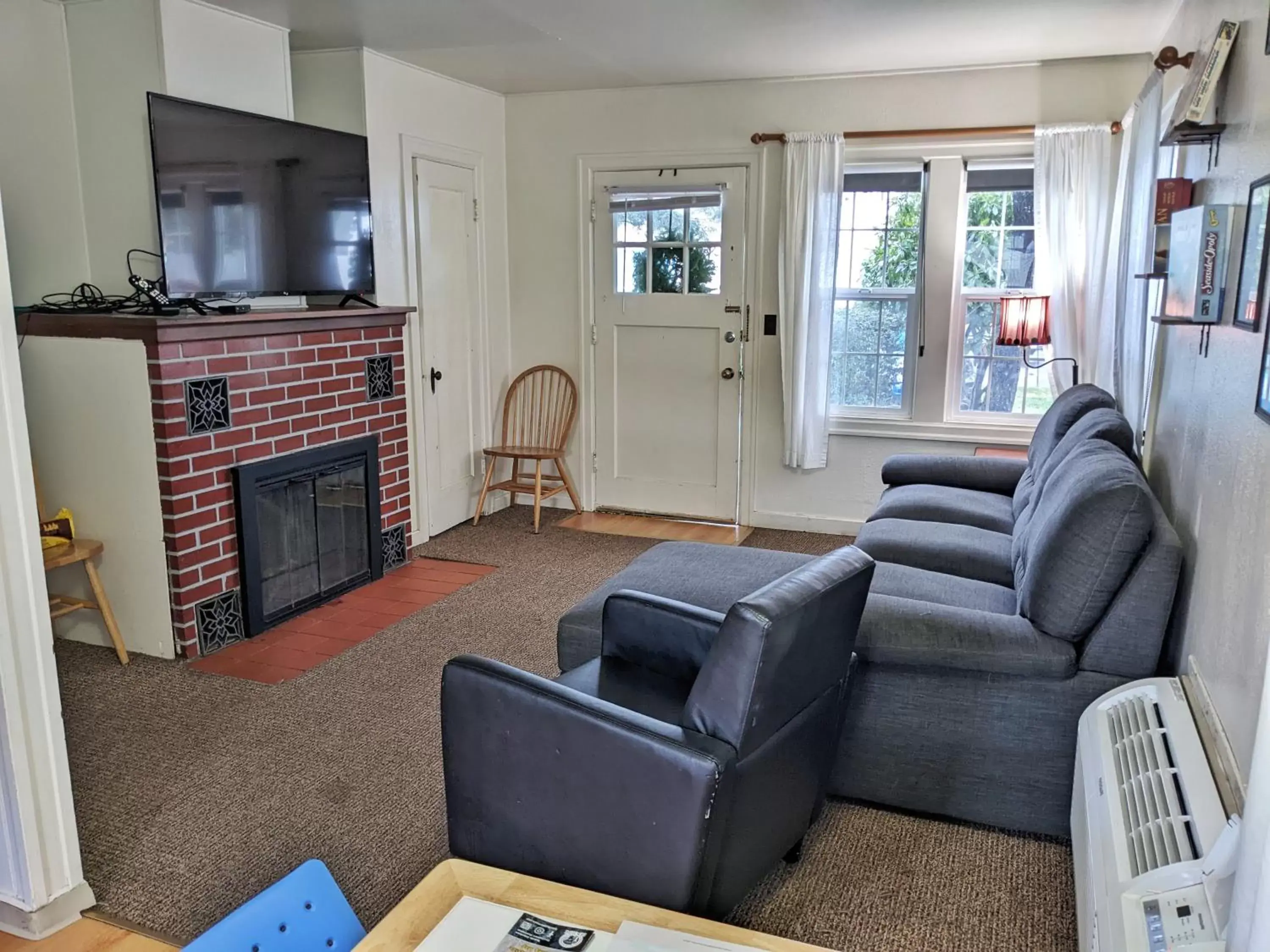 Living room, Seating Area in Hillcrest Inn