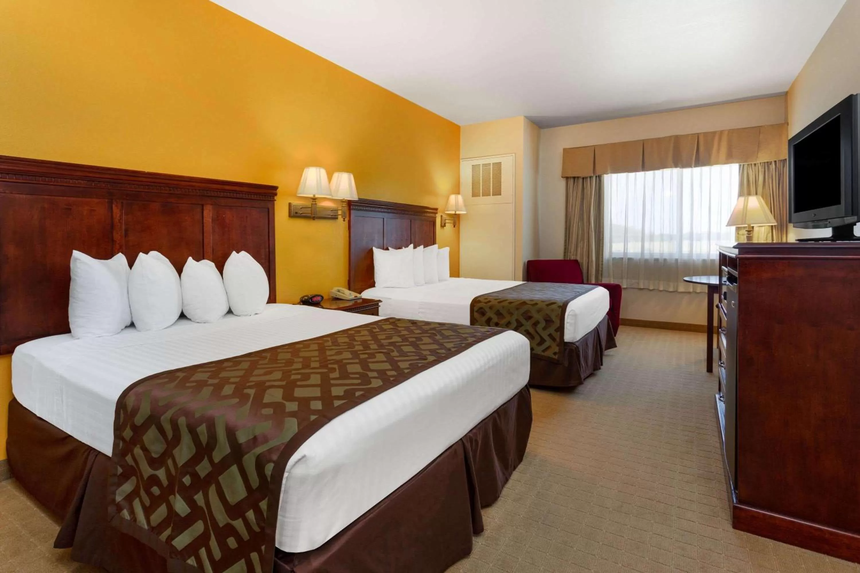 Photo of the whole room, Bed in Montcler Hotel & Conference Center, Trademark by Wyndham