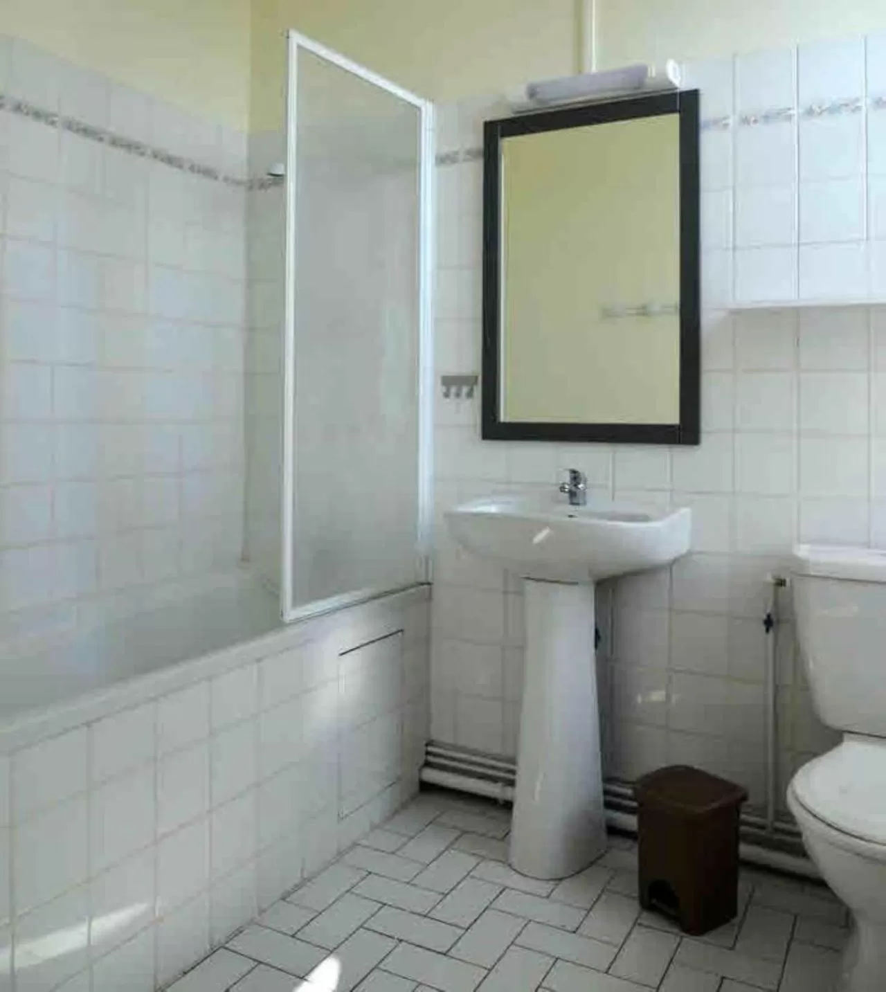 Bathroom in Apparthotel Douai Gare