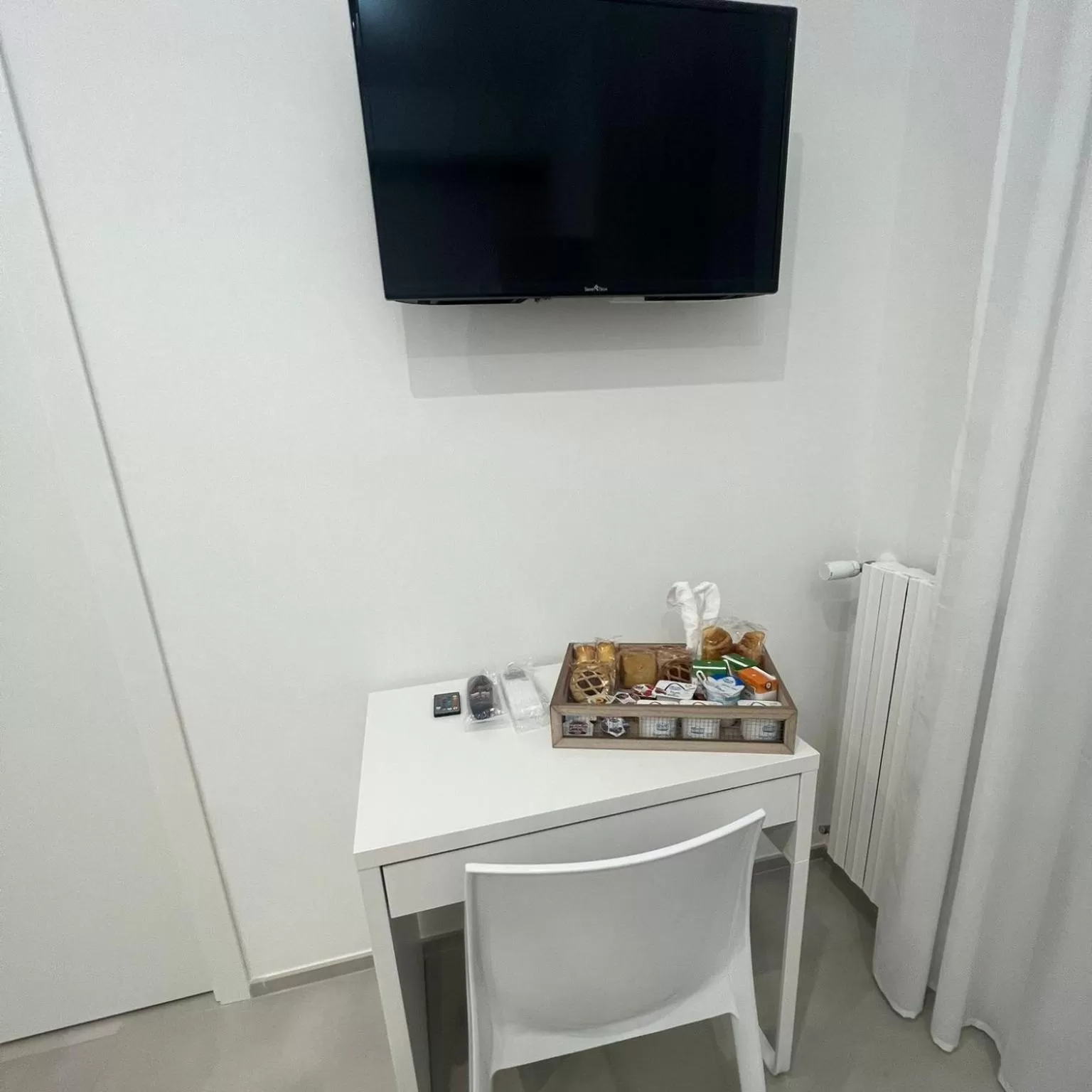Double Room with Private Bathroom in Campione 5