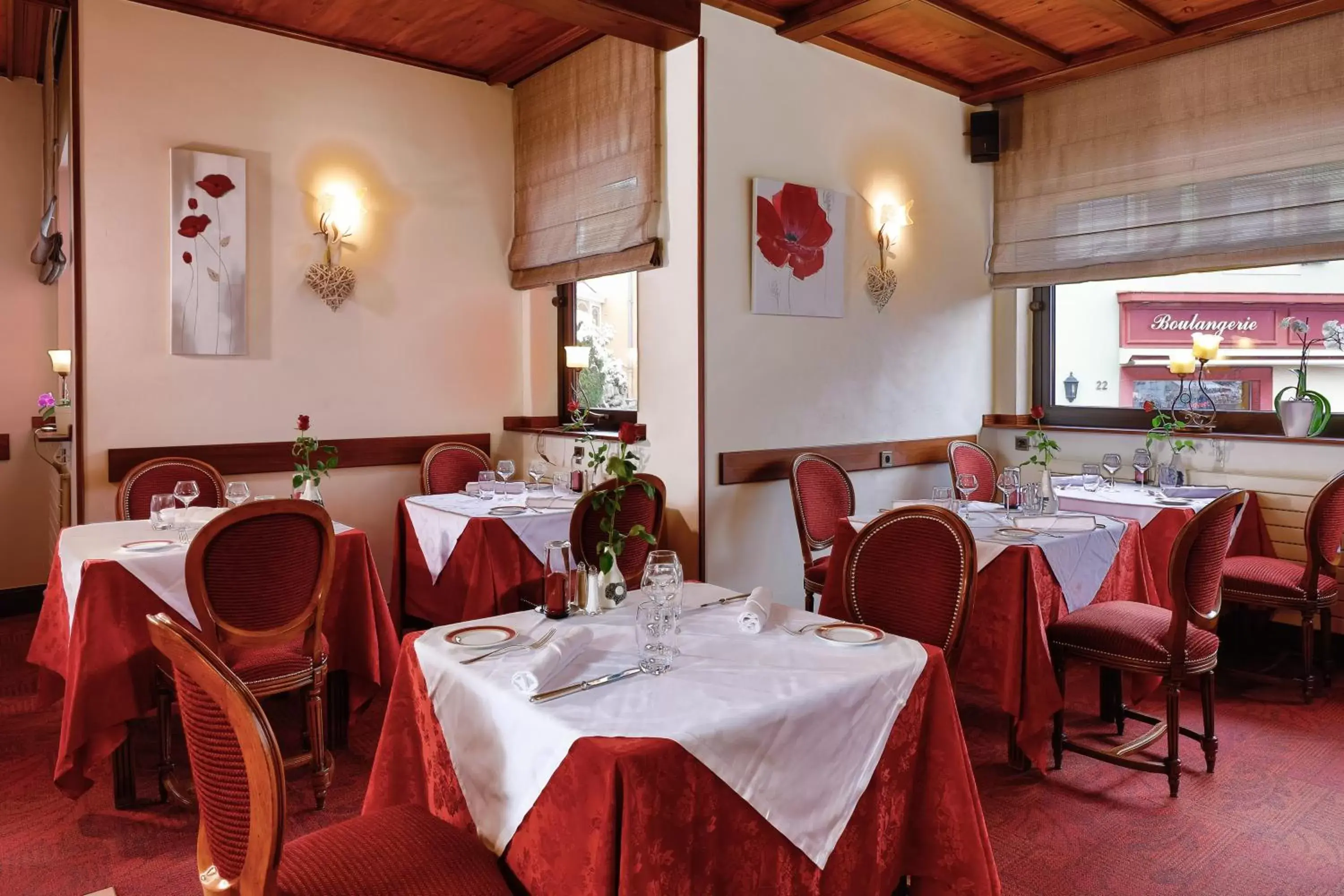 Restaurant/Places to Eat in Logis Hostellerie Motel Au Bois Le Sire