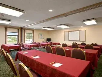 Meeting/conference room in Super 8 by Wyndham Columbia City