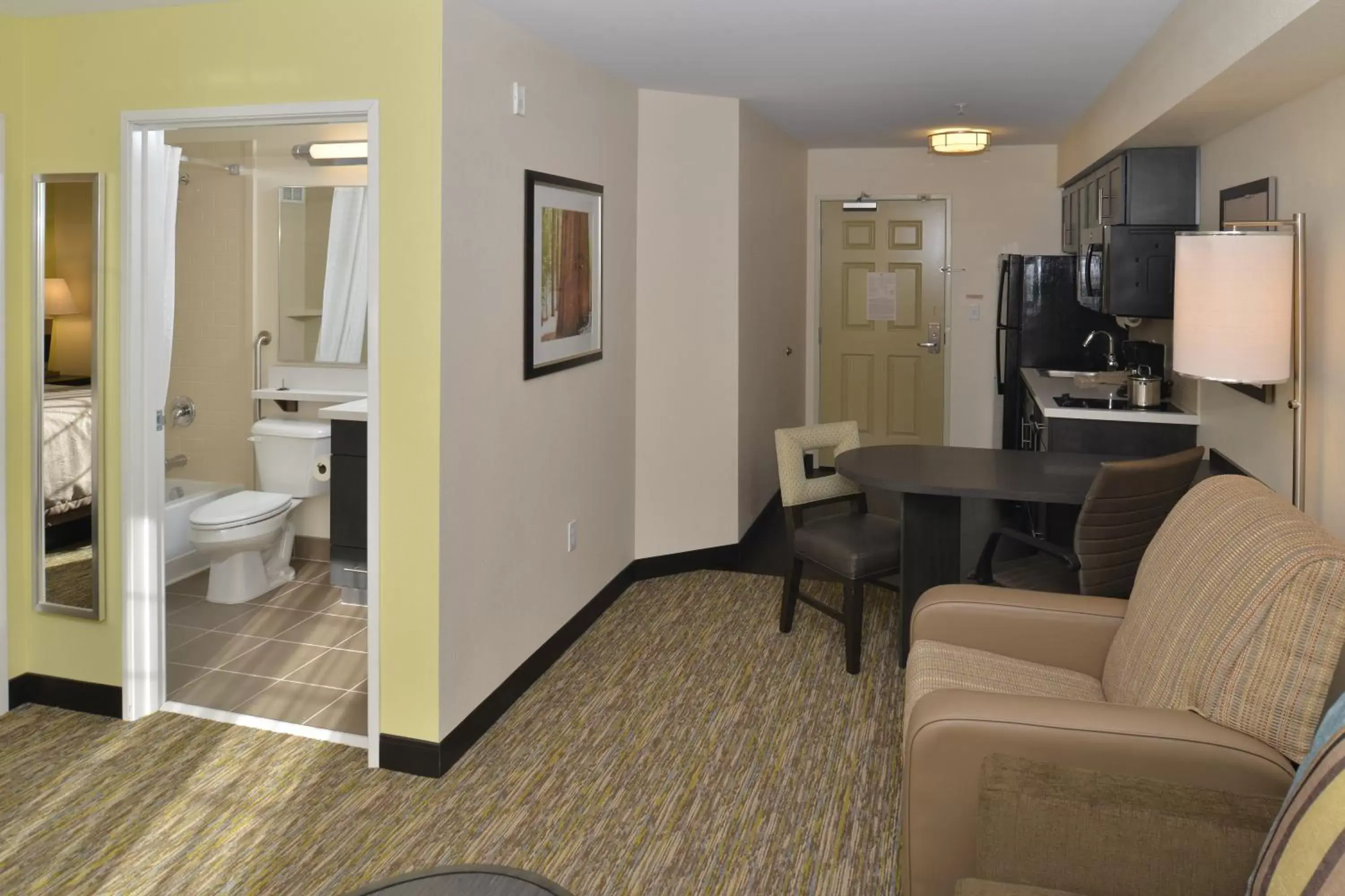 Photo of the whole room, Seating Area in Candlewood Suites Eugene Springfield, an IHG Hotel