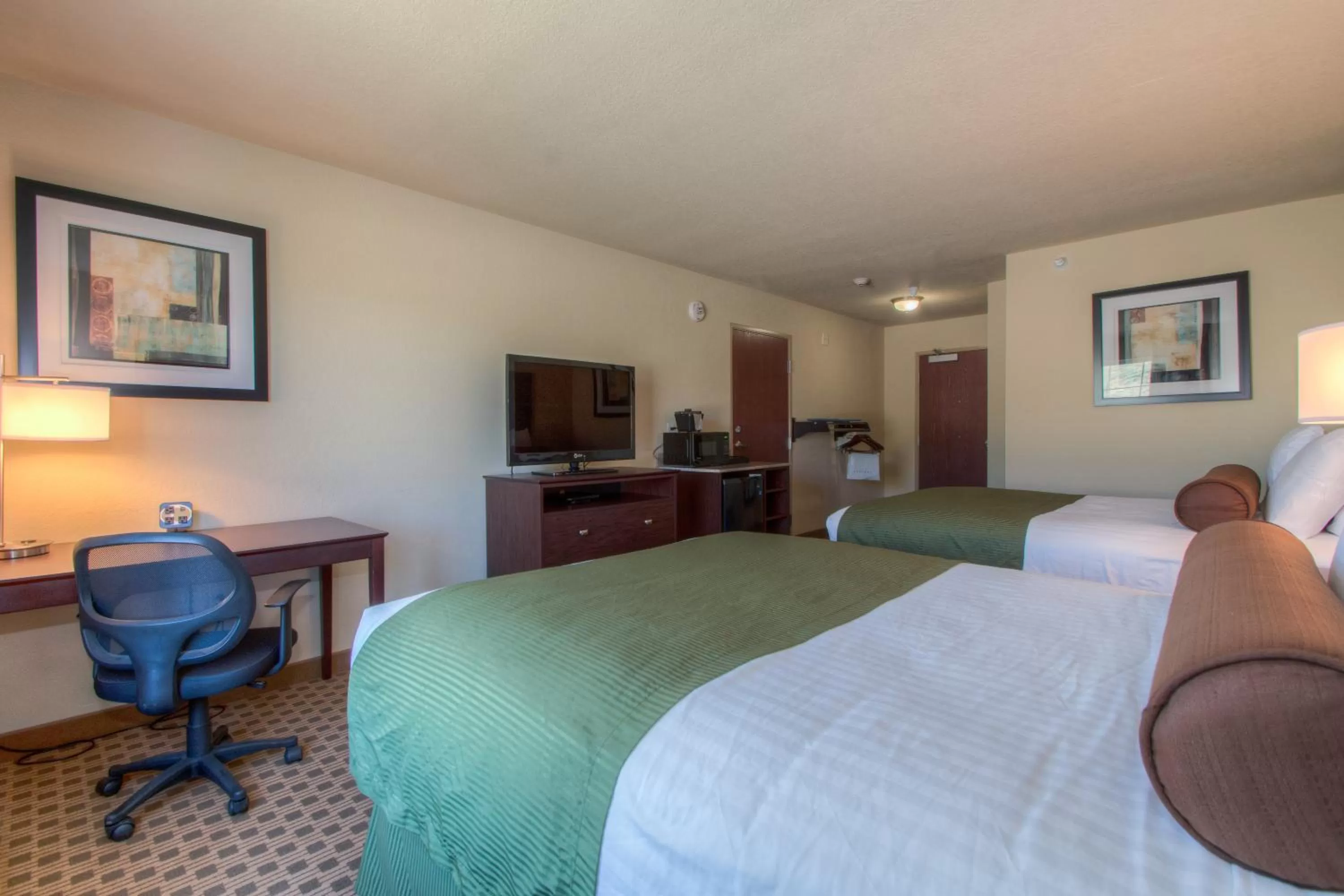 TV and multimedia, Bed in Cobblestone Inn & Suites - Wray