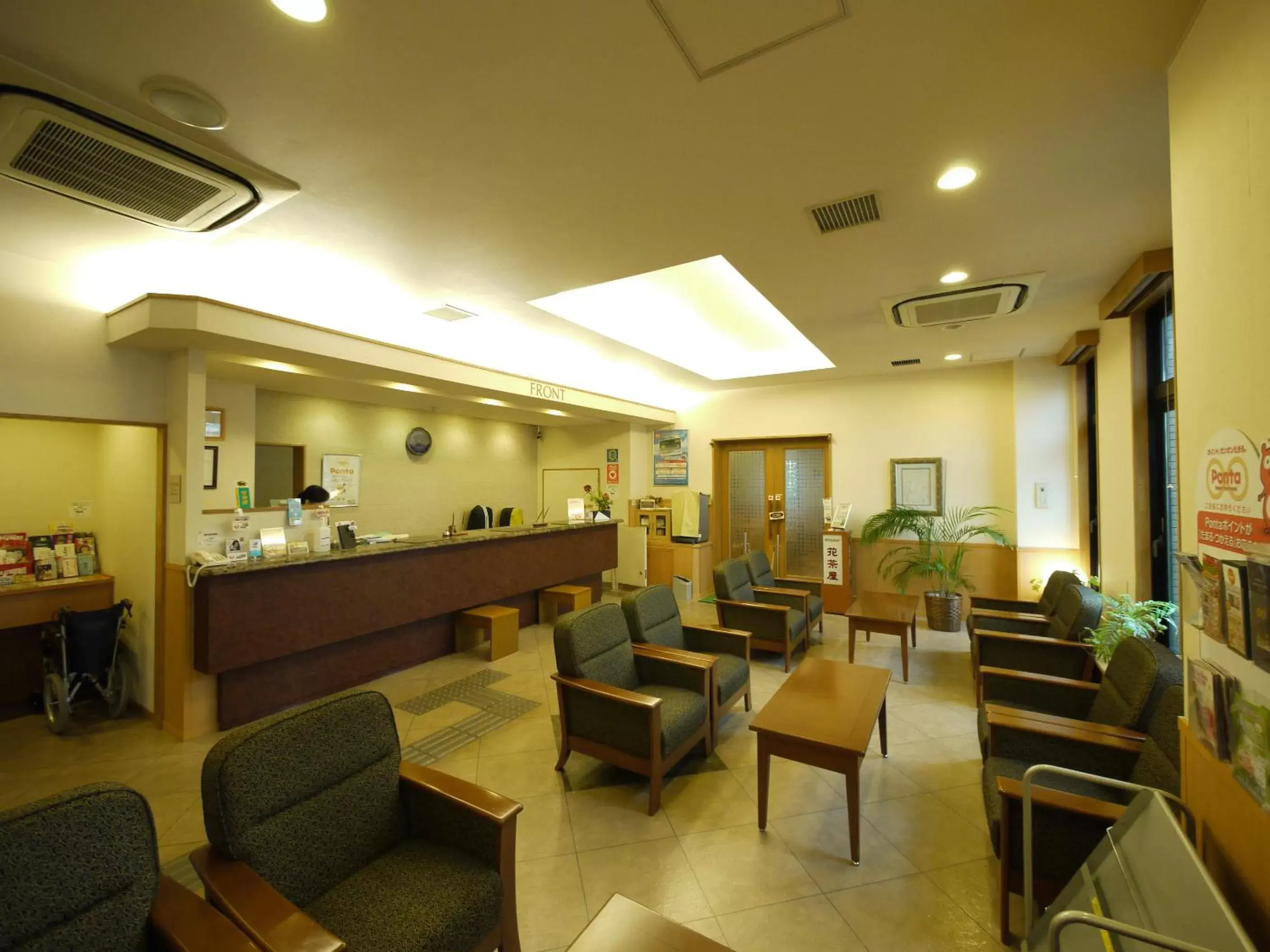 Lobby or reception, Lounge/Bar in Hotel Route-Inn Tsubamesanjo Ekimae